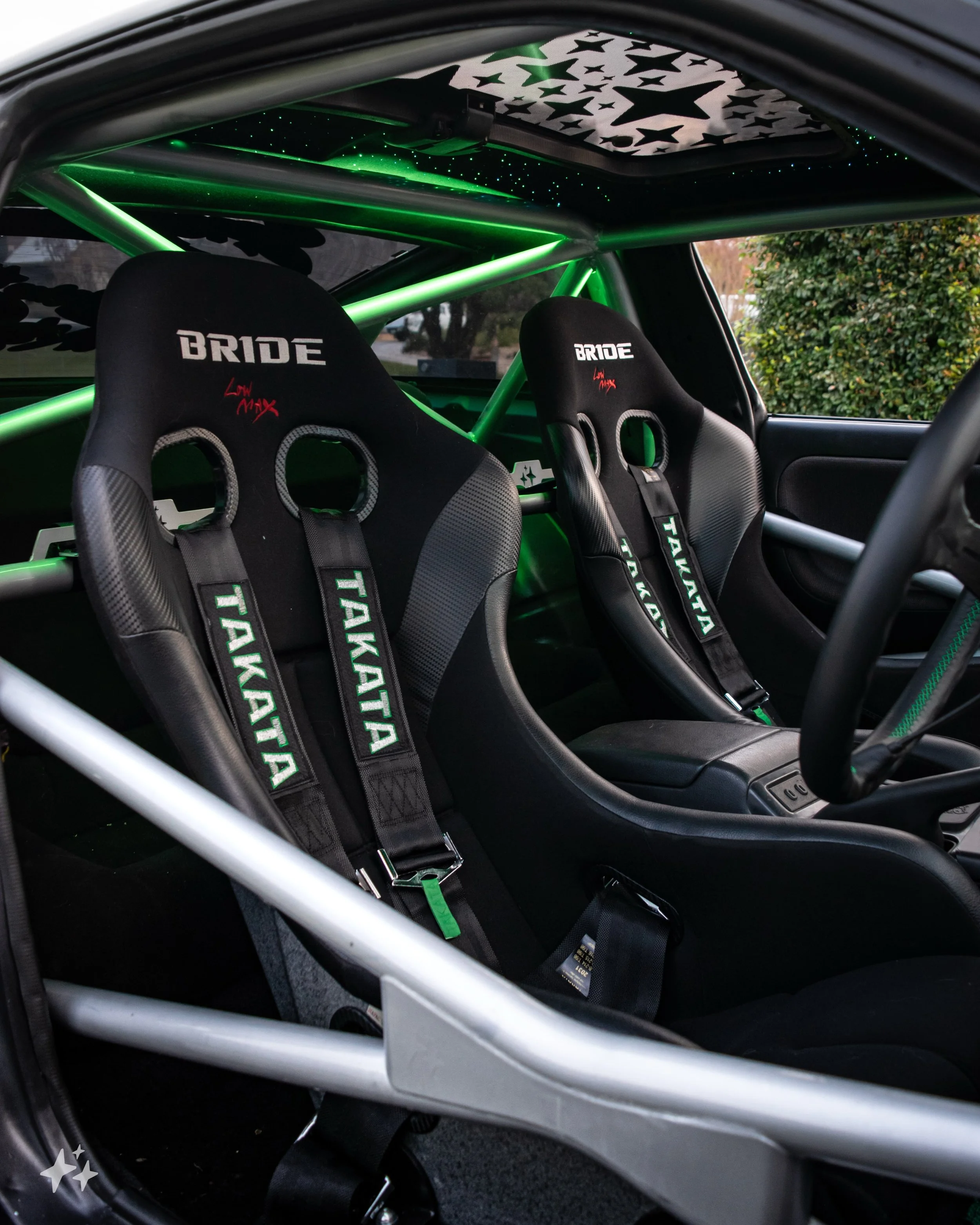 Interior details in the Shop demo Sil80, from the starry headliner to the custom Rollcage kit by @chimeradevelopment ✨

There&rsquo;s even more details in there now&hellip; because I&rsquo;ve just installed some custom green bucket seats and proper h