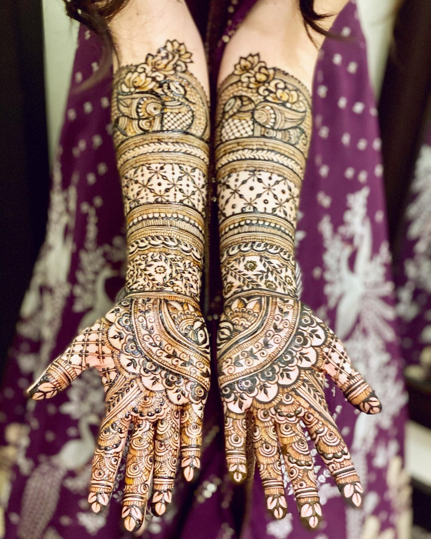 Samantha&rsquo;s bridal henna ✨💕

#bridalhenna #torontohenna #torontowedding #wedmegood #touchofdimple #torontobridalhenna