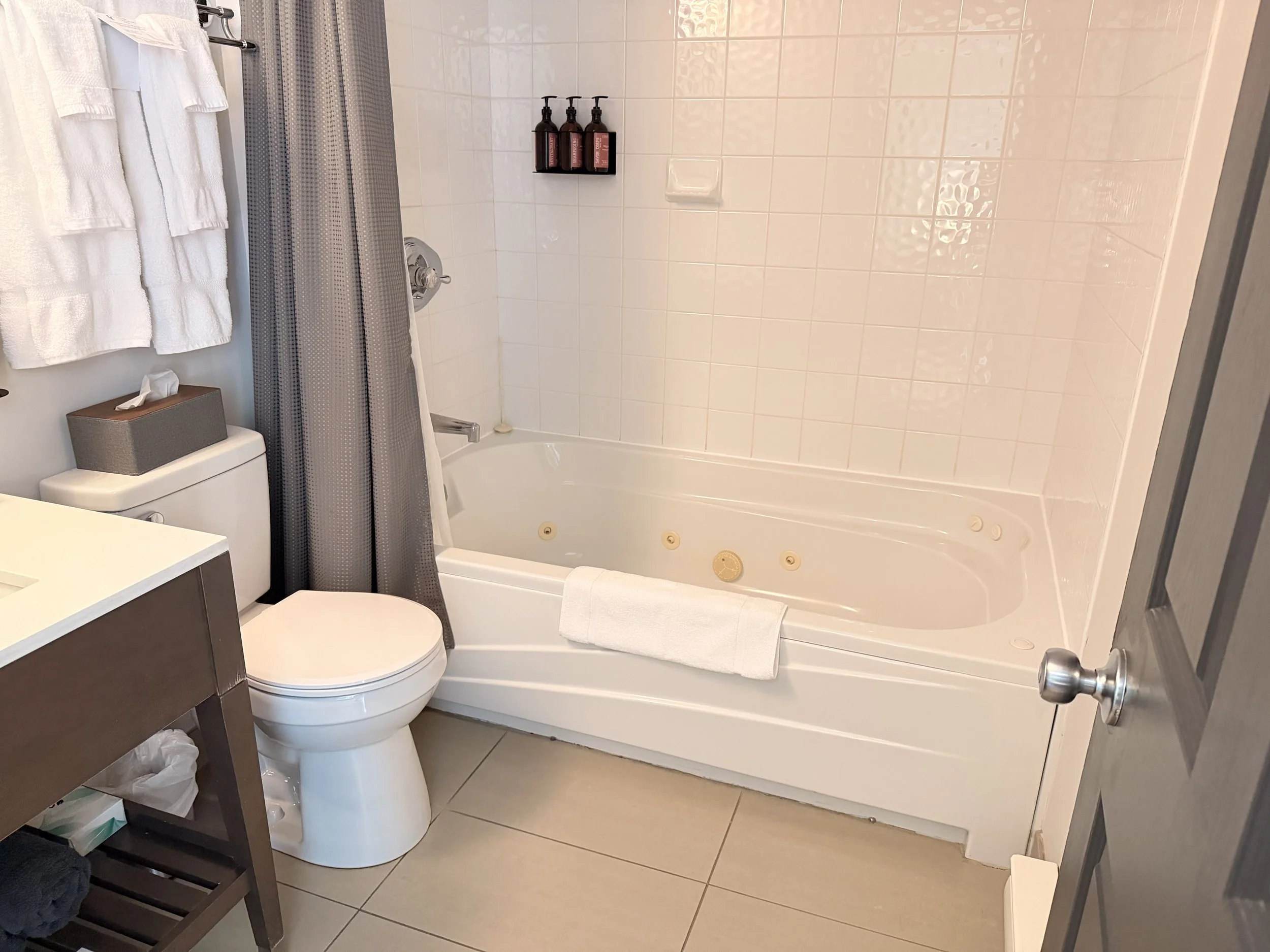King_room_jacuzzi_wakefield_mill.jpeg