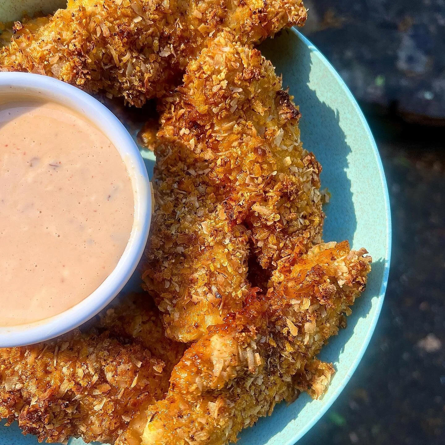 hellooooo! it&rsquo;s been a minute since I&rsquo;ve been here with a recipe but I have a bunch comin down the pipeline to y&rsquo;all!

this is one of my current faves- coconut chicken tendies with bang bang sauce!

this recipe is EASY and will be a