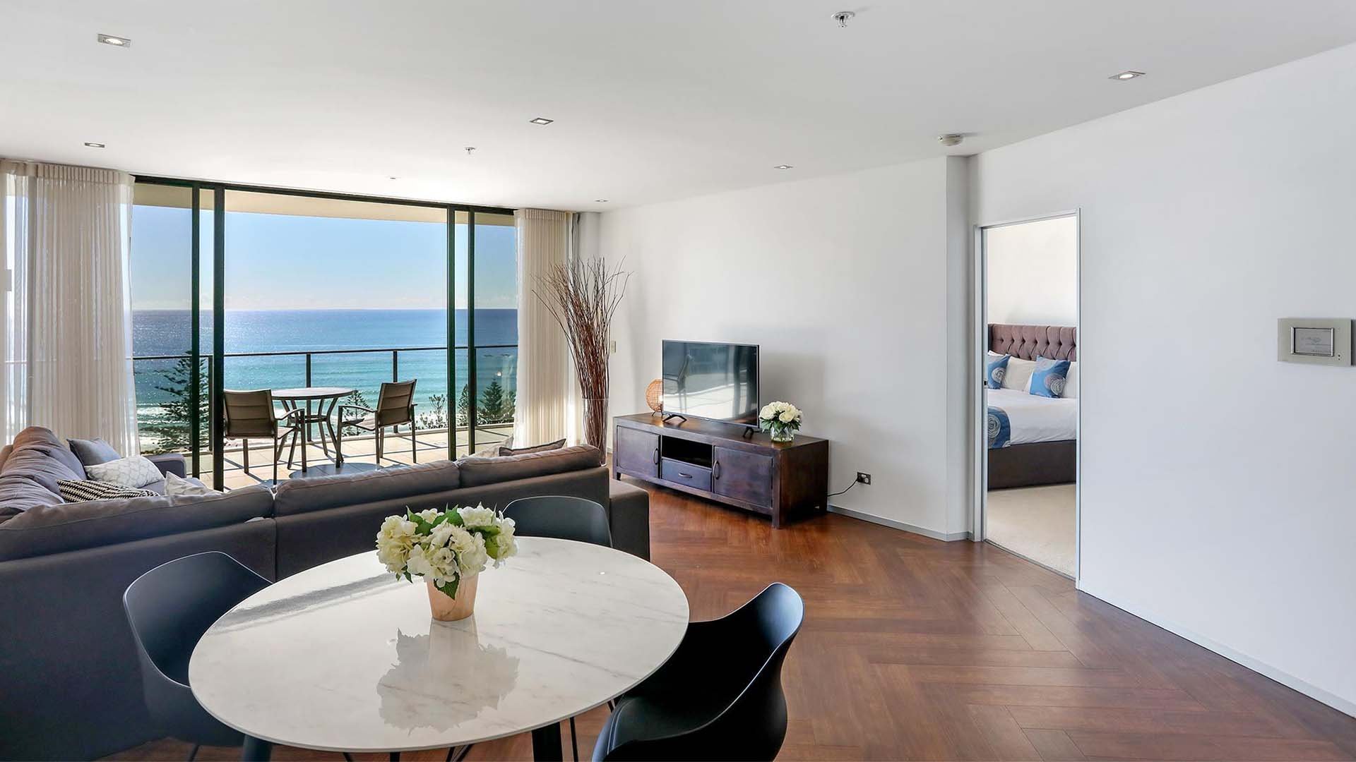 ds_Decadent Detox_2 Bed Superior Ocean View Room3_Ambience on Burleigh.jpg