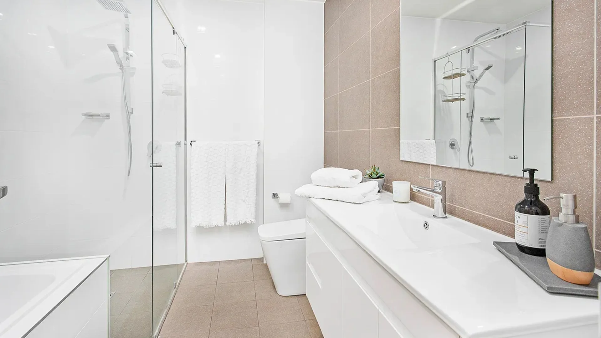 Bikinis & Martinis Stay in a Beach apartment in Kiama — Girls Getaways