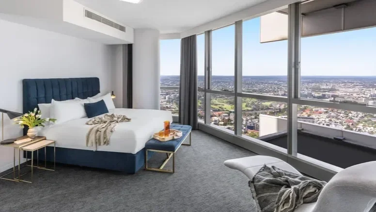 Meriton-Suites-Herschel-Street-Brisbane-Suite.webp