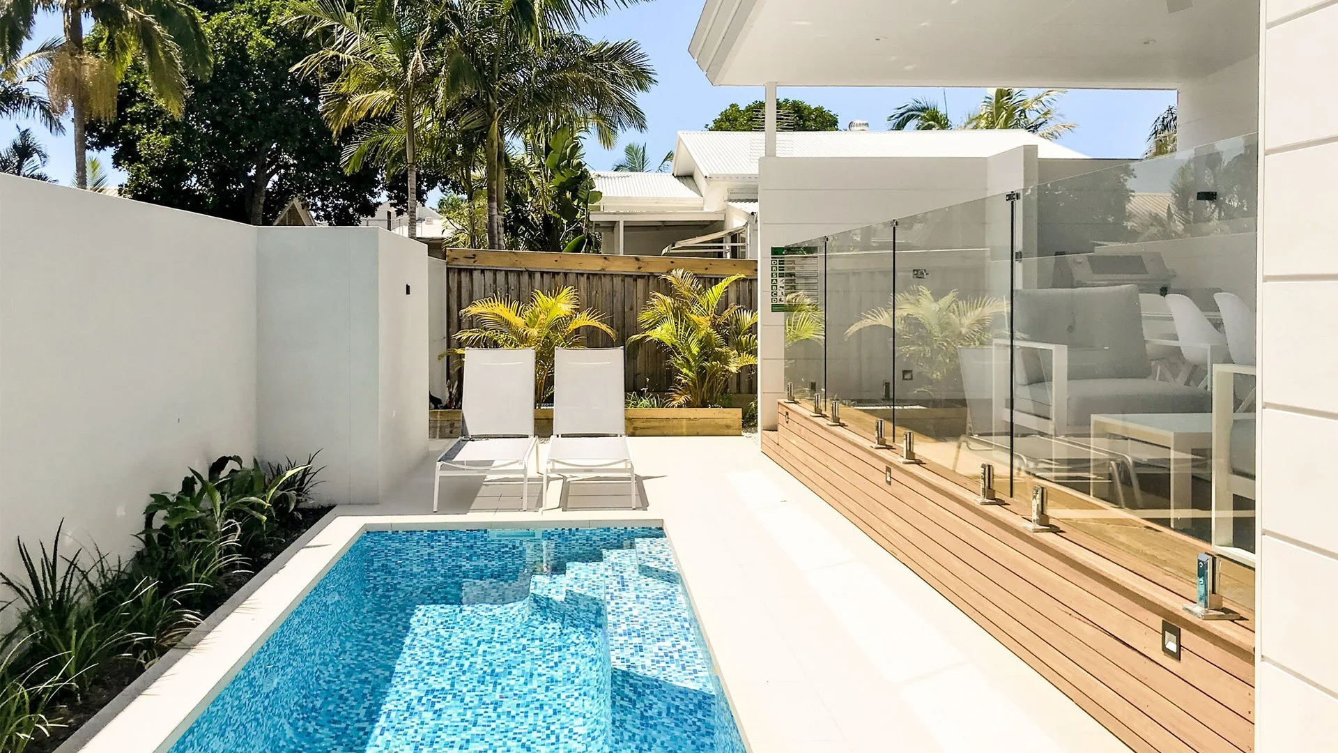 Byron-Bay_Sip-Soak-Sunbathe_Fat-Frog-Beach-Houses1.jpg