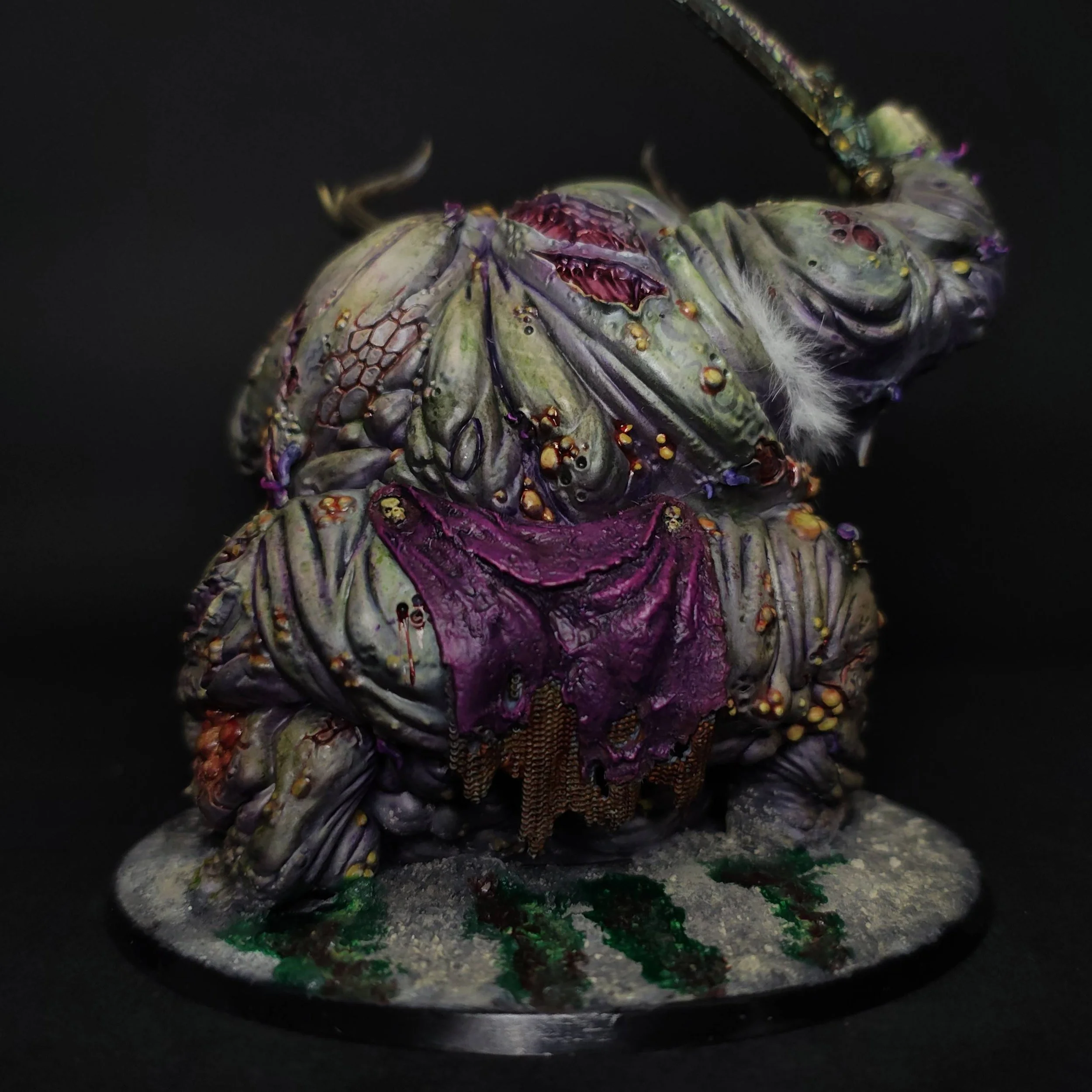 nurgle-great-unclean-one-sword-dagger-cloth.jpg