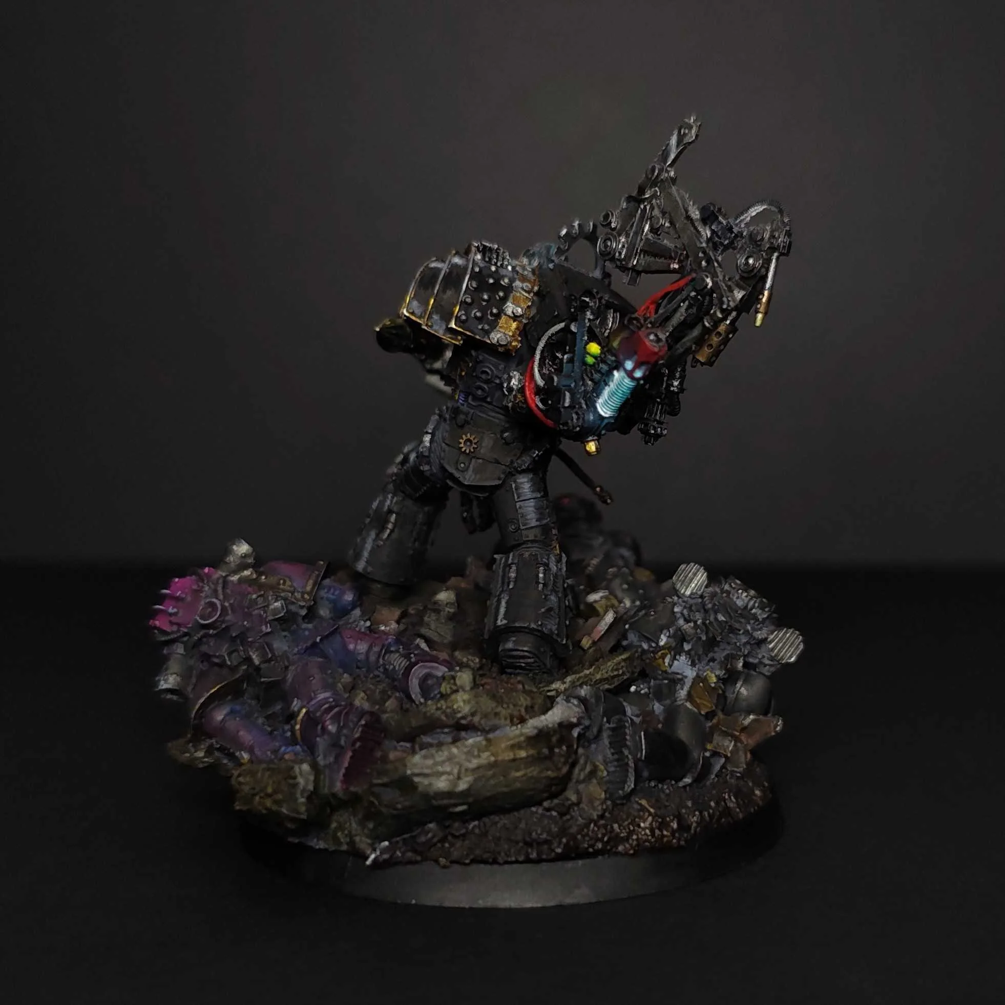 ferrus-manus-showcase-backside2.jpg