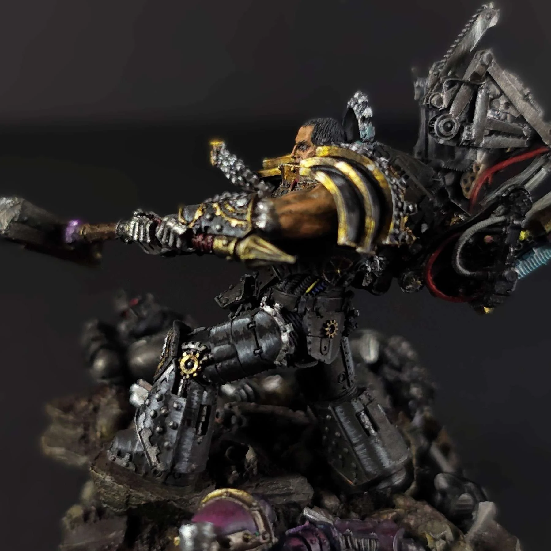 ferrus-manus-showcase-arm-closeup.jpg