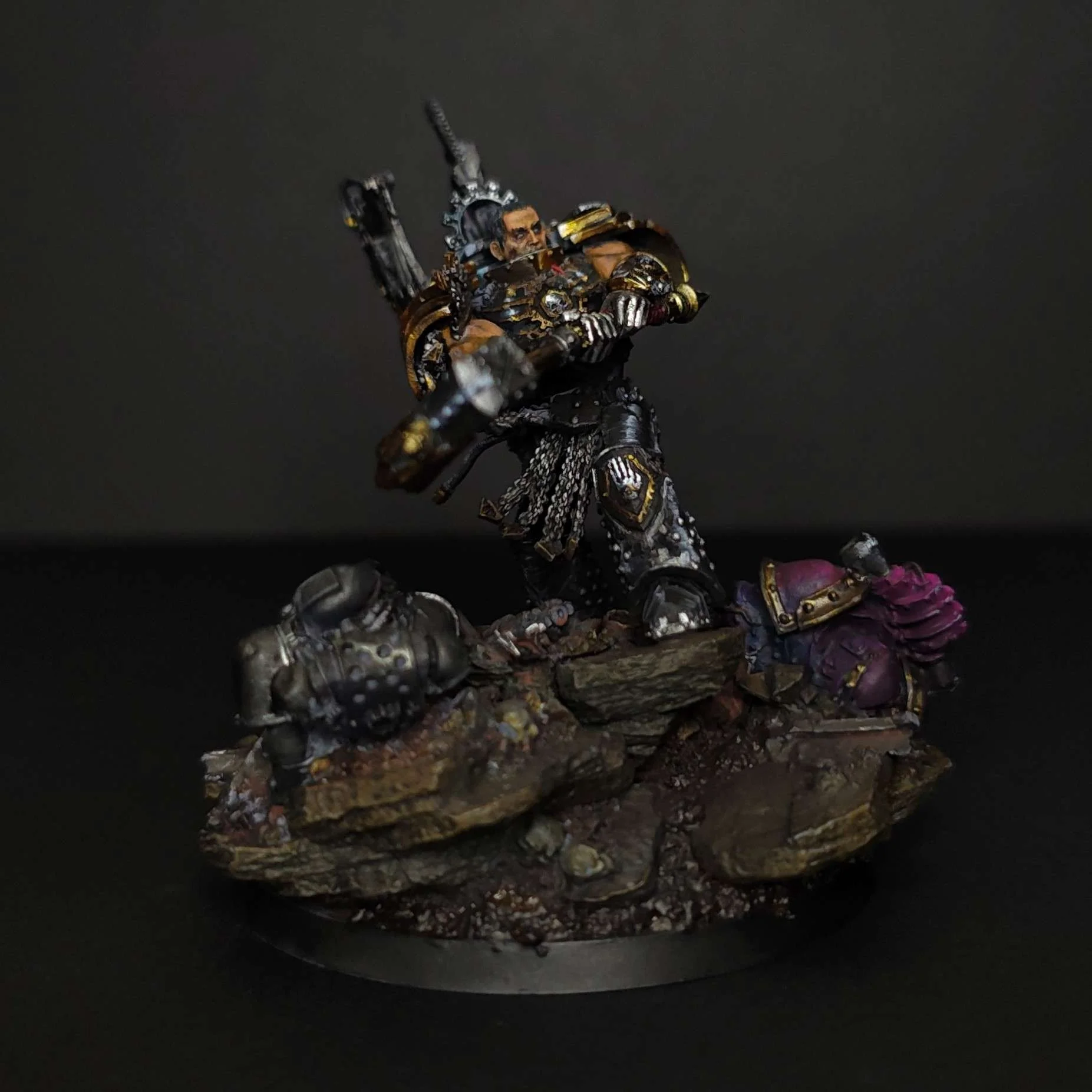 ferrus-manus-showcase-frontside4.jpg