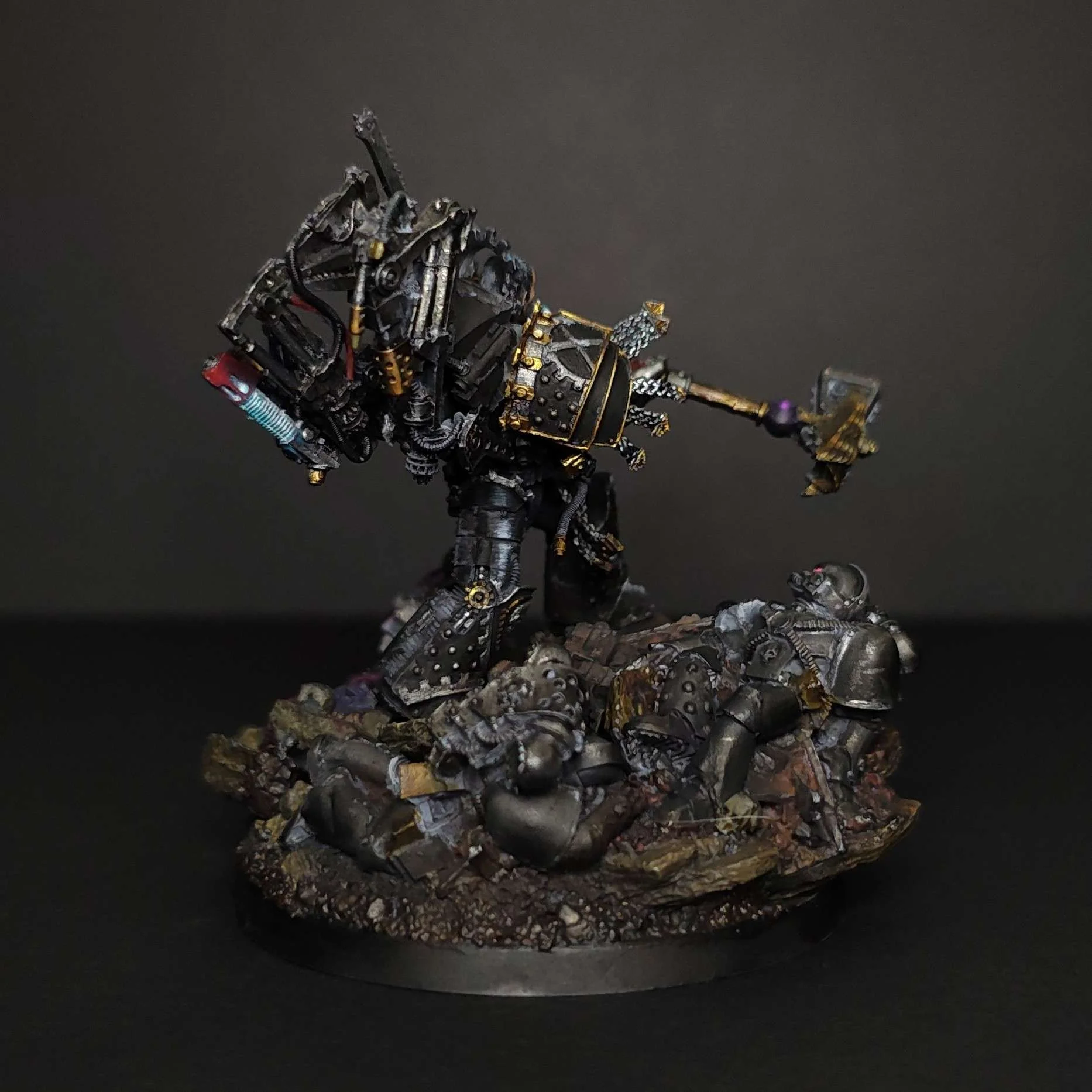 ferrus-manus-showcase-backside.jpg