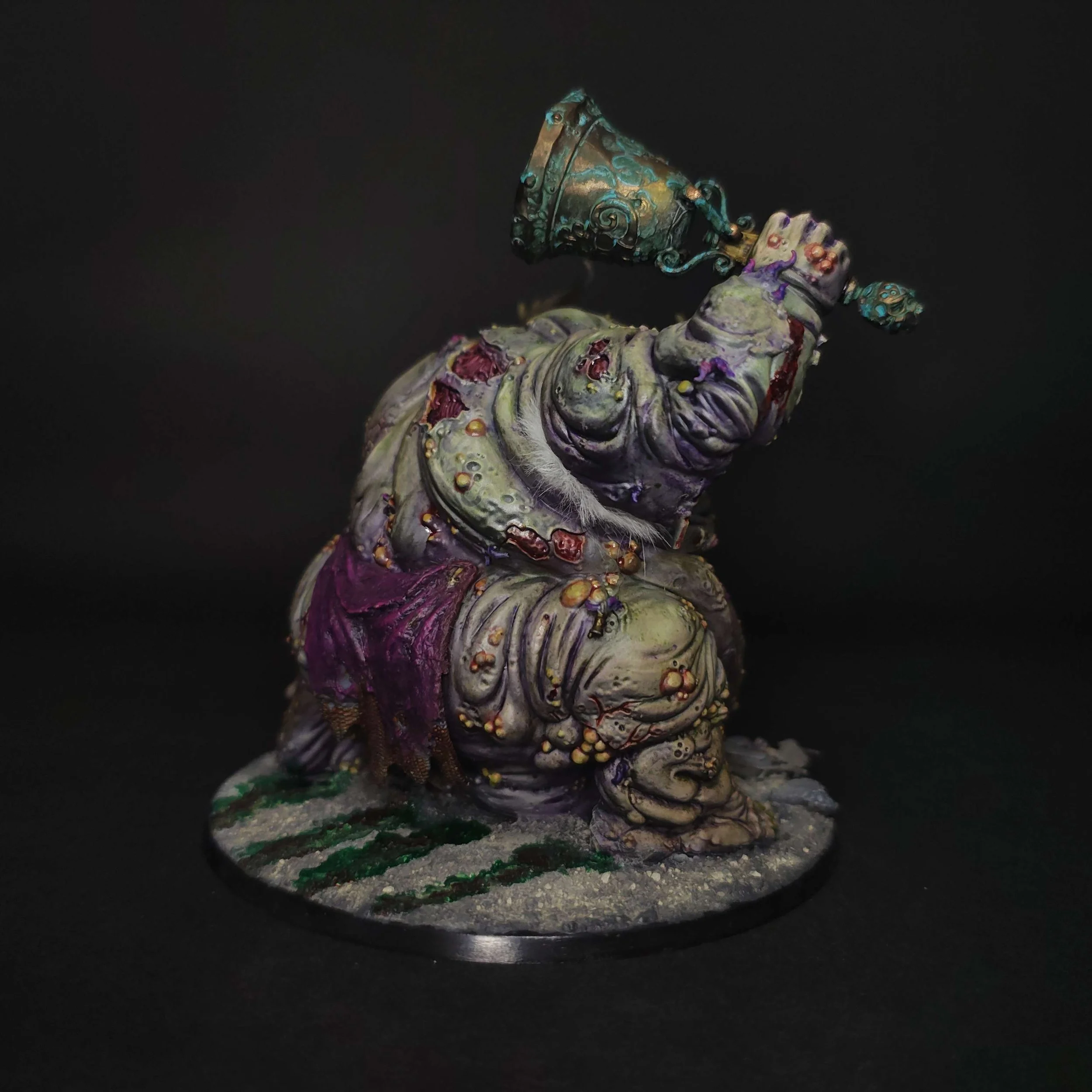 nurgle-great-unclean-one-bell-chain-back.jpg