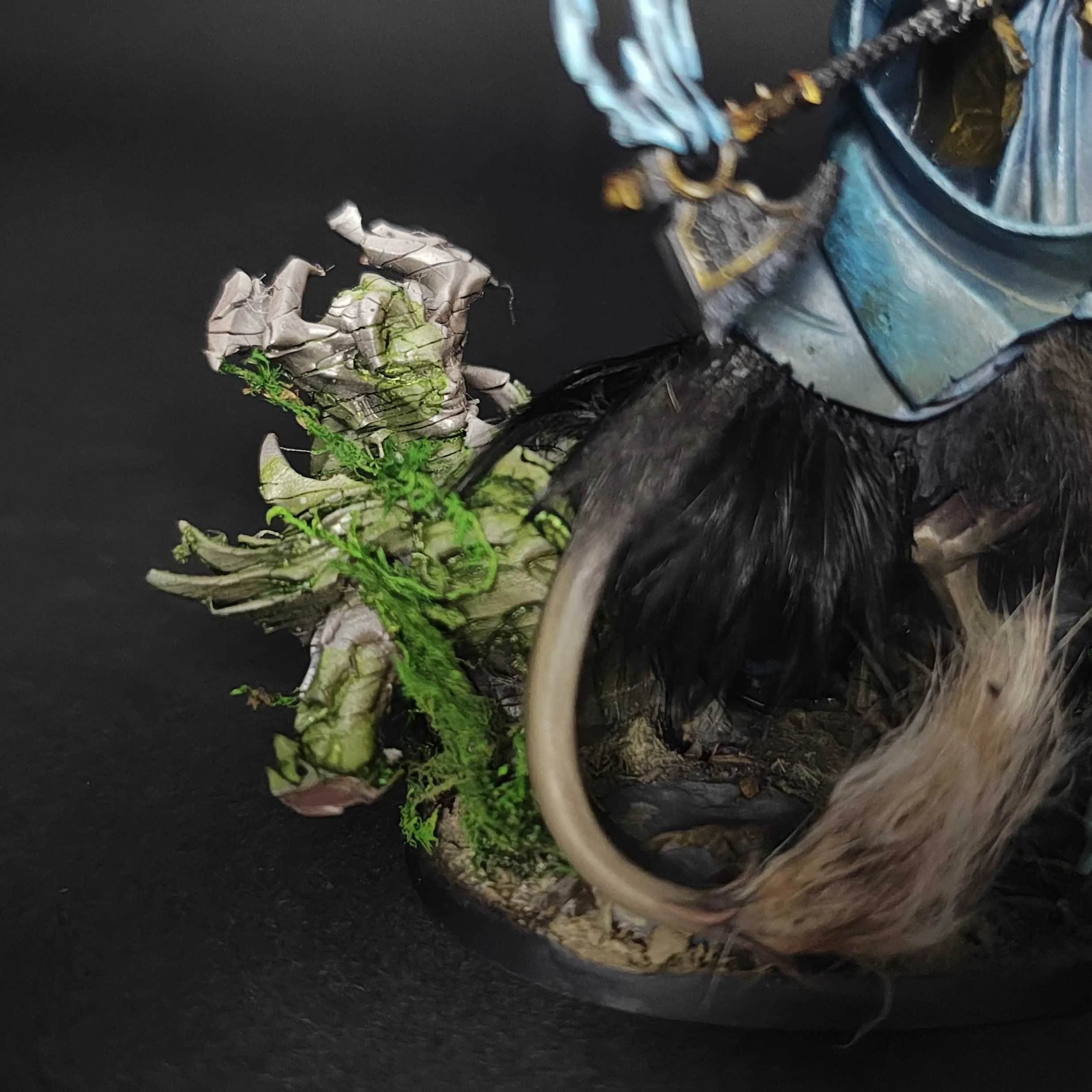 skaventide-lord-vigilant-on-gryph-stalker-basing2.jpg