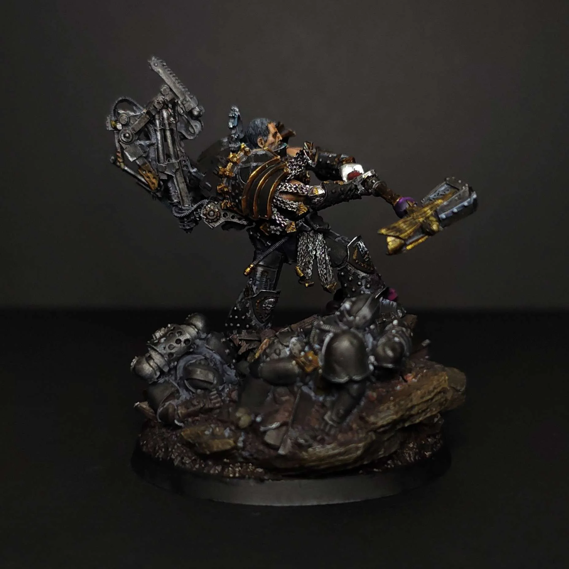 ferrus-manus-showcase-side3.jpg