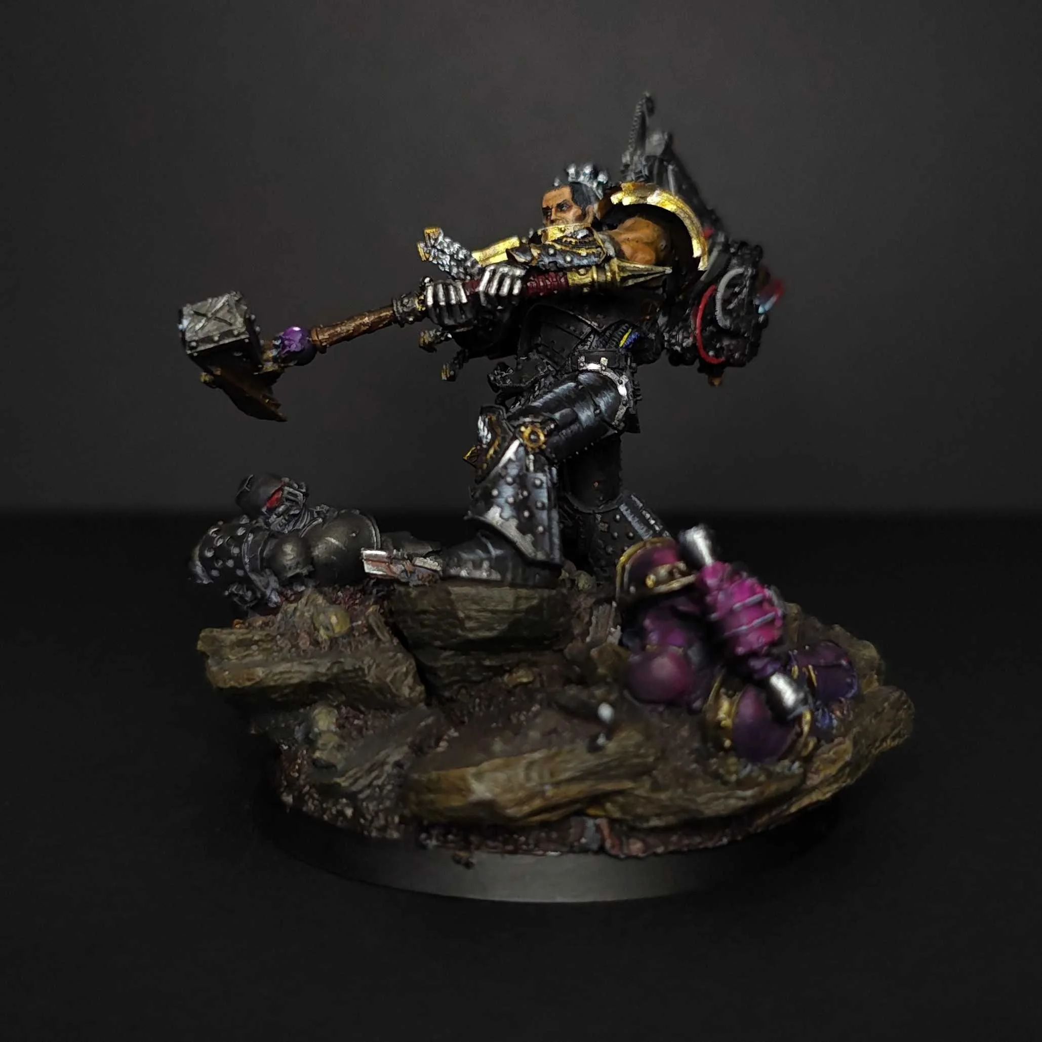 ferrus-manus-showcase-frontside2.jpg