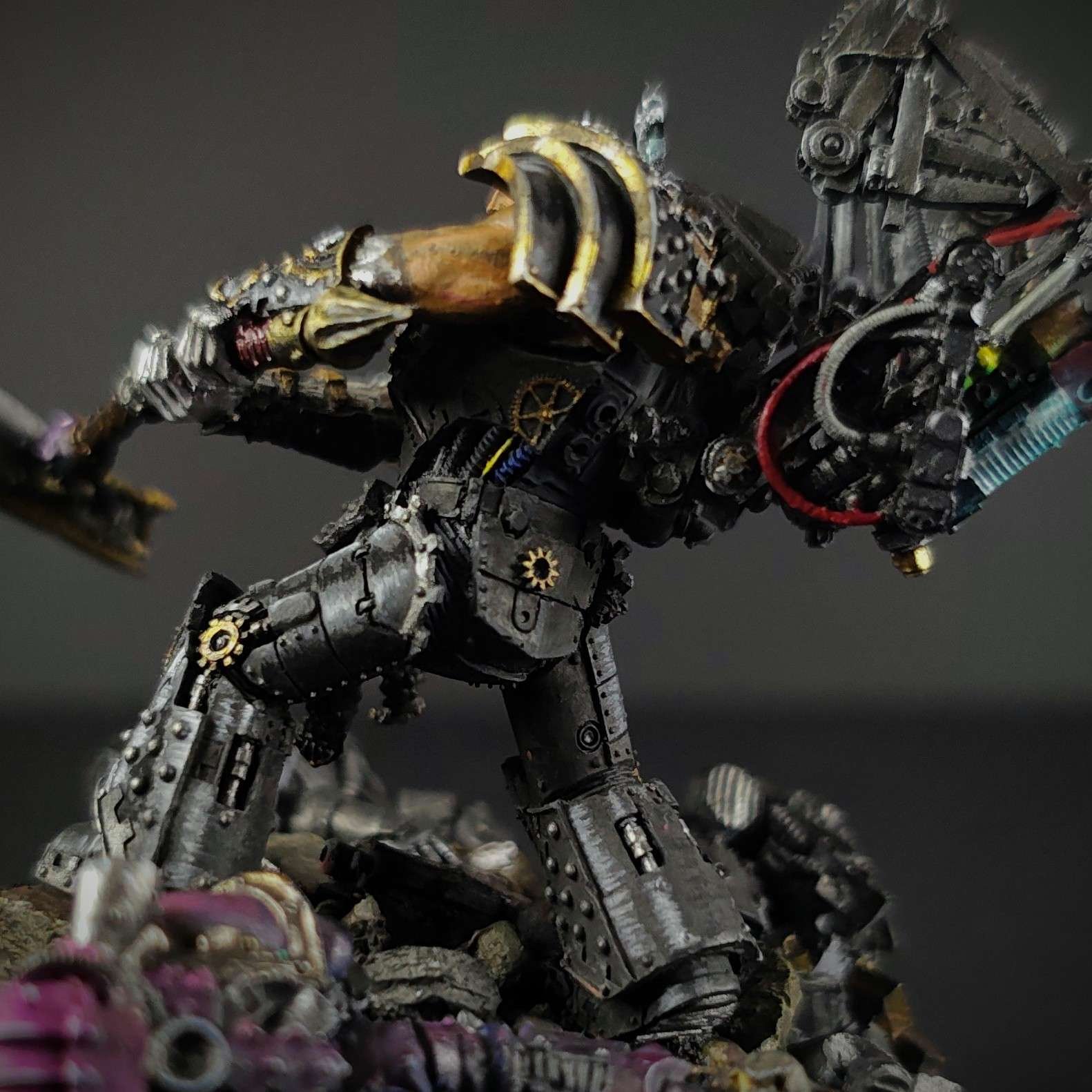 ferrus-manus-showcase-backside-closeup.jpg