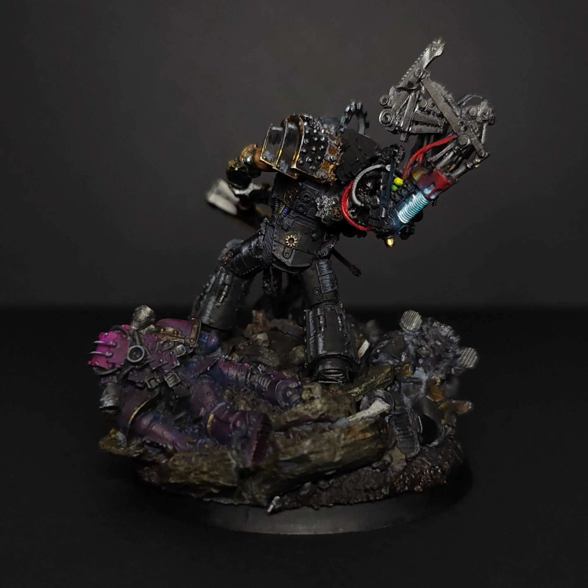 ferrus-manus-showcase-backside3.jpg