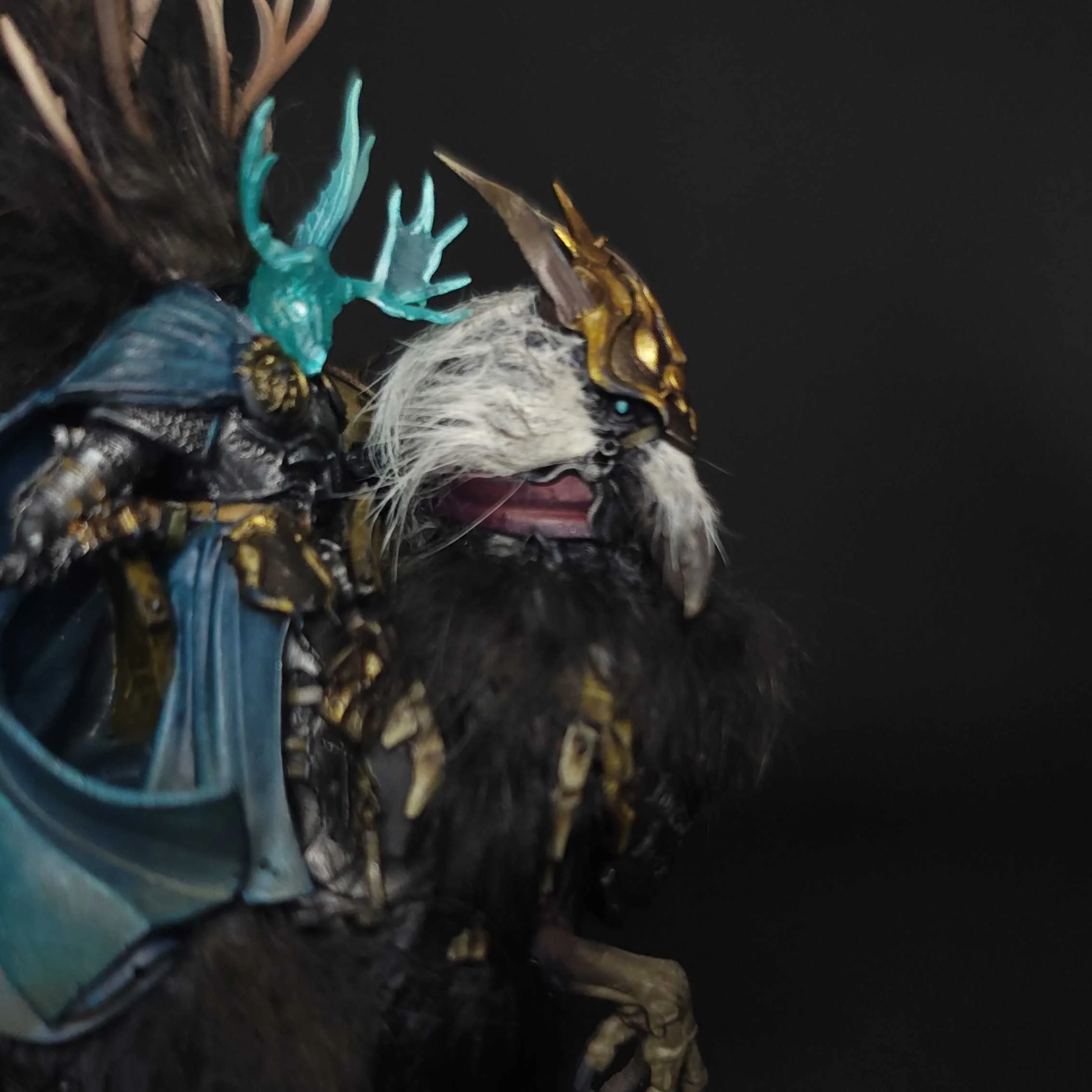 skaventide-lord-vigilant-on-gryph-stalker-head.jpg