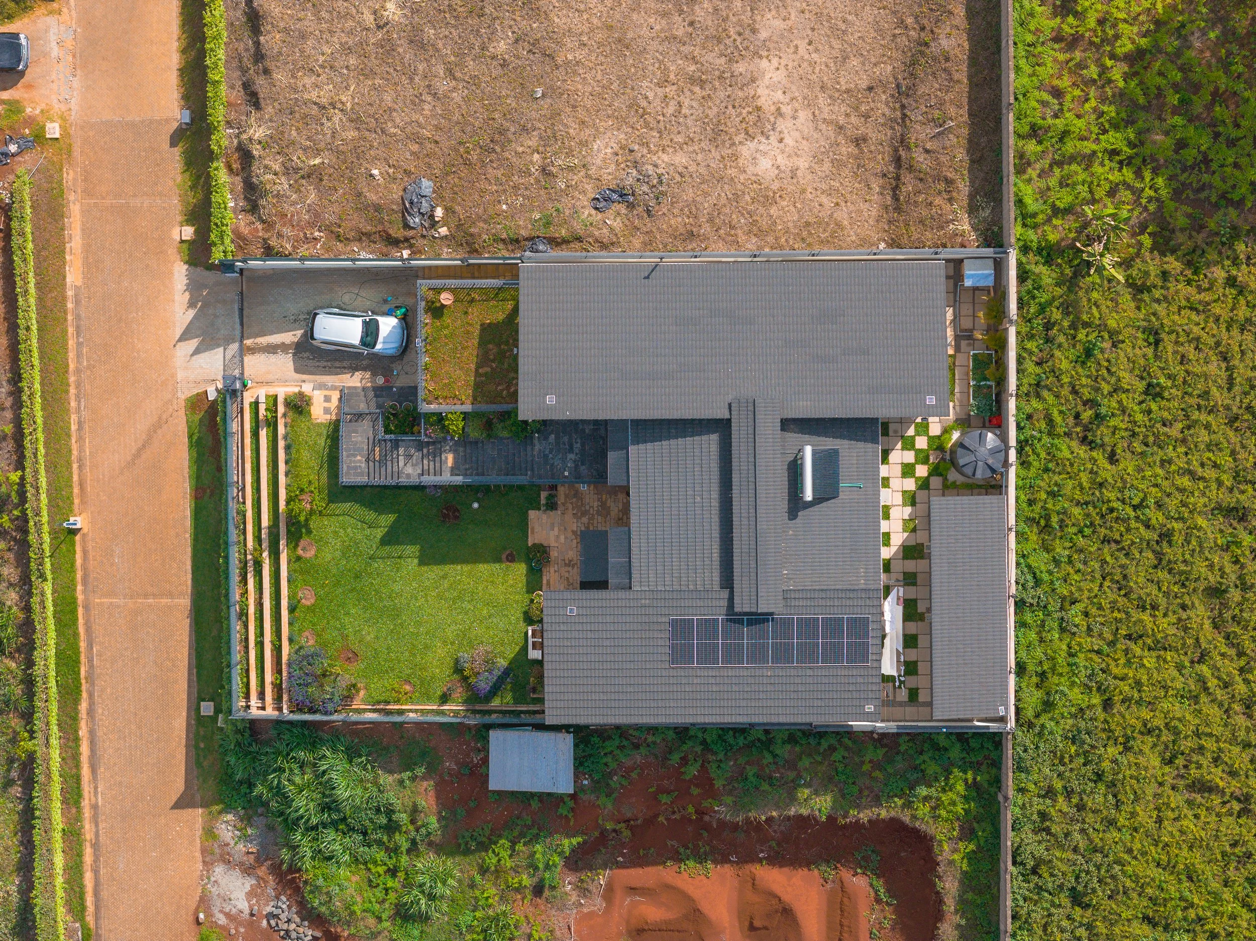 Split-pavillion-hillside-architect-tigoni-kenya-carbnstudio-kevin munala-luxury-architect (8).jpg