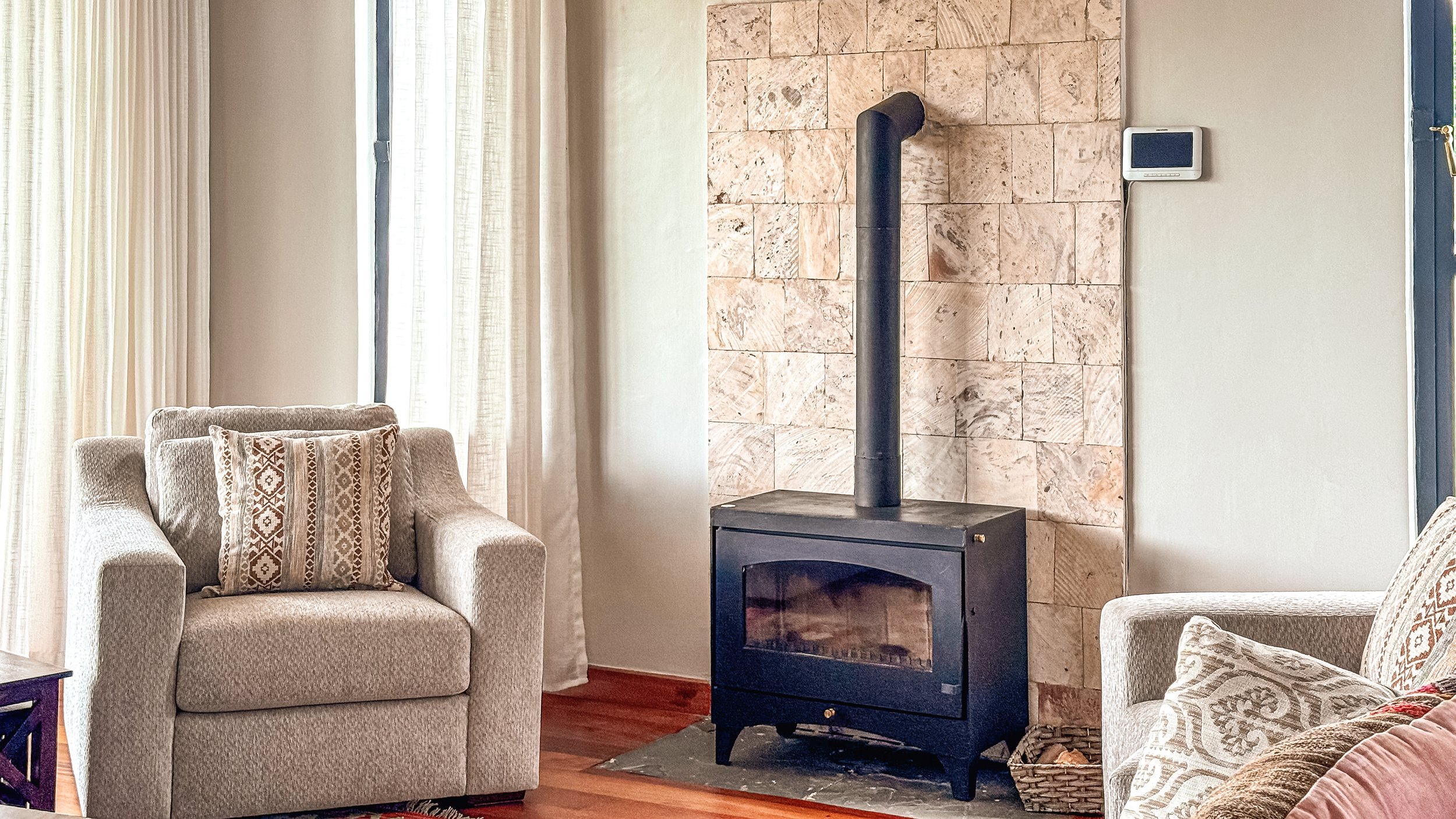 Split-pavillion-hillside-architect-tigoni-kenya-carbnstudio-kevin munala-luxury-architect (3).jpg