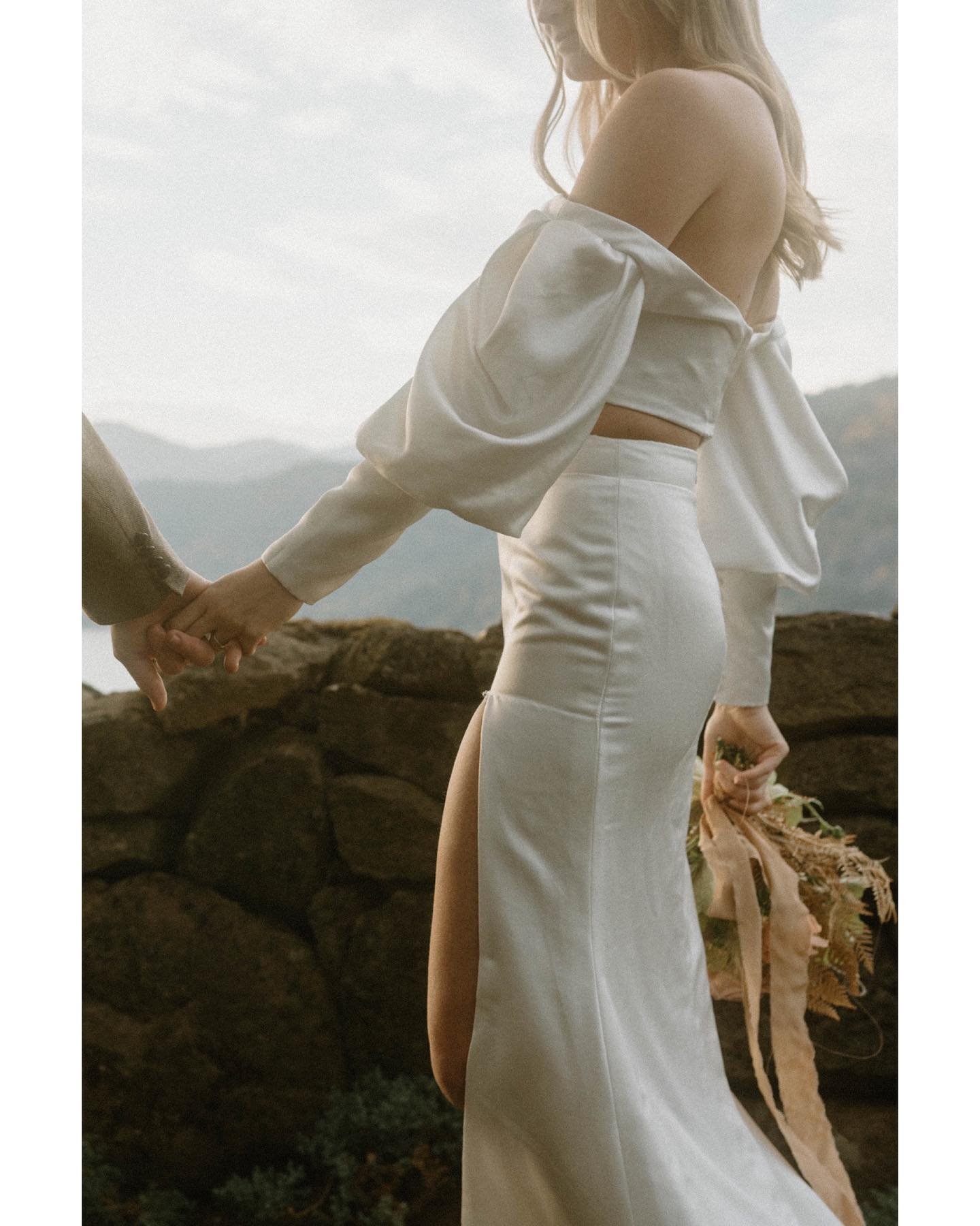 old photos - new edits 

I love how my art is constantly evolving, and photos I took two years ago can speak to me in a totally different way. 
&bull;
&bull;
&bull;
&bull;
&bull;
#thegriffinhousewedding #hoodriverwedding #hoodriverweddings #hoodriver