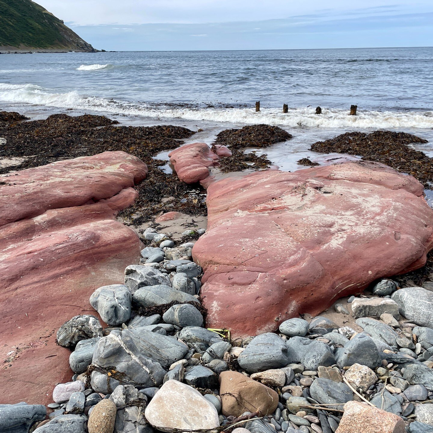 Slow Coast 500 Exhibition 2: Stones &amp; Rocks
Passing three geological fault lines there is such a variety of rock formations on this path. Great Glen Fault, Highland Boundary Fault and Southern Uplands Fault offer everything from Caithness flagsto