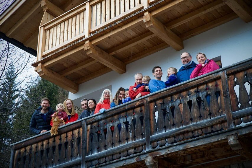 That&rsquo;s us finishing our annual family holiday in S&uuml;d Tirol/Alto Adige. Not sure how we became so many so quick.
Luckily we all like the same things: #snow #mountains #crosscountryskiing #wine (only the grown-ups) #boardgames #kn&ouml;del #