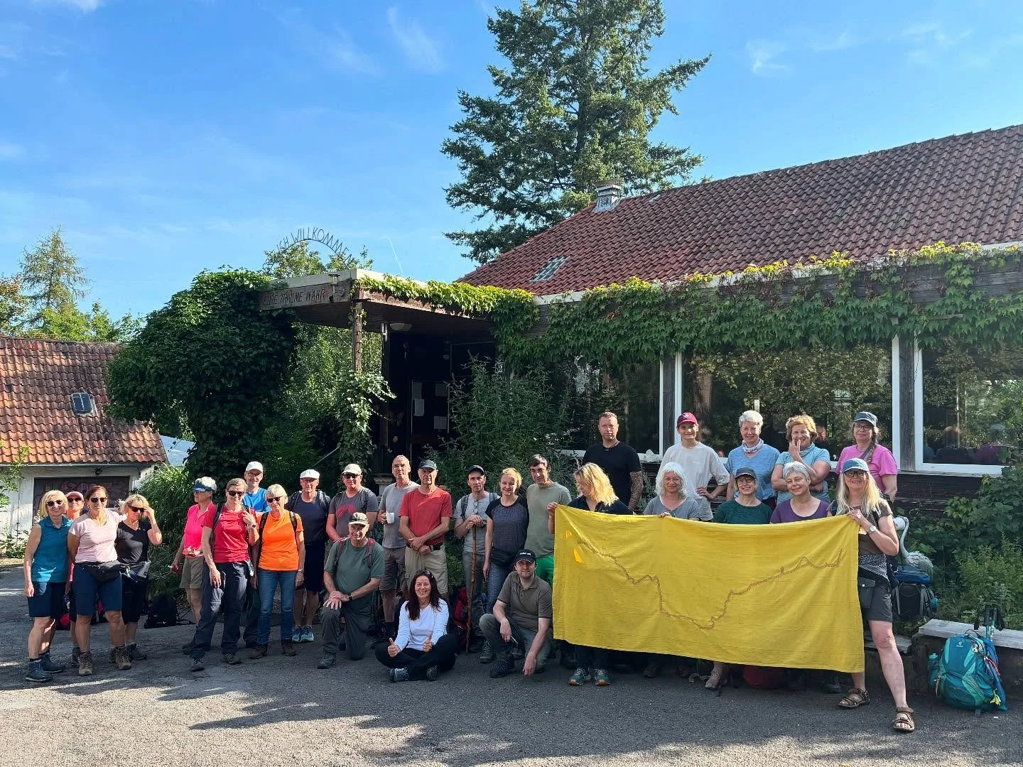 7 Senses Slow Marathon Round 2: The Walkers from Hildesheim to Winzenburg with some of the senses interventions: feeling, looking, seeing, hearing, tasting, balance and intuition. Stitching path and walkers along the way.

Thanks to all the walkers a
