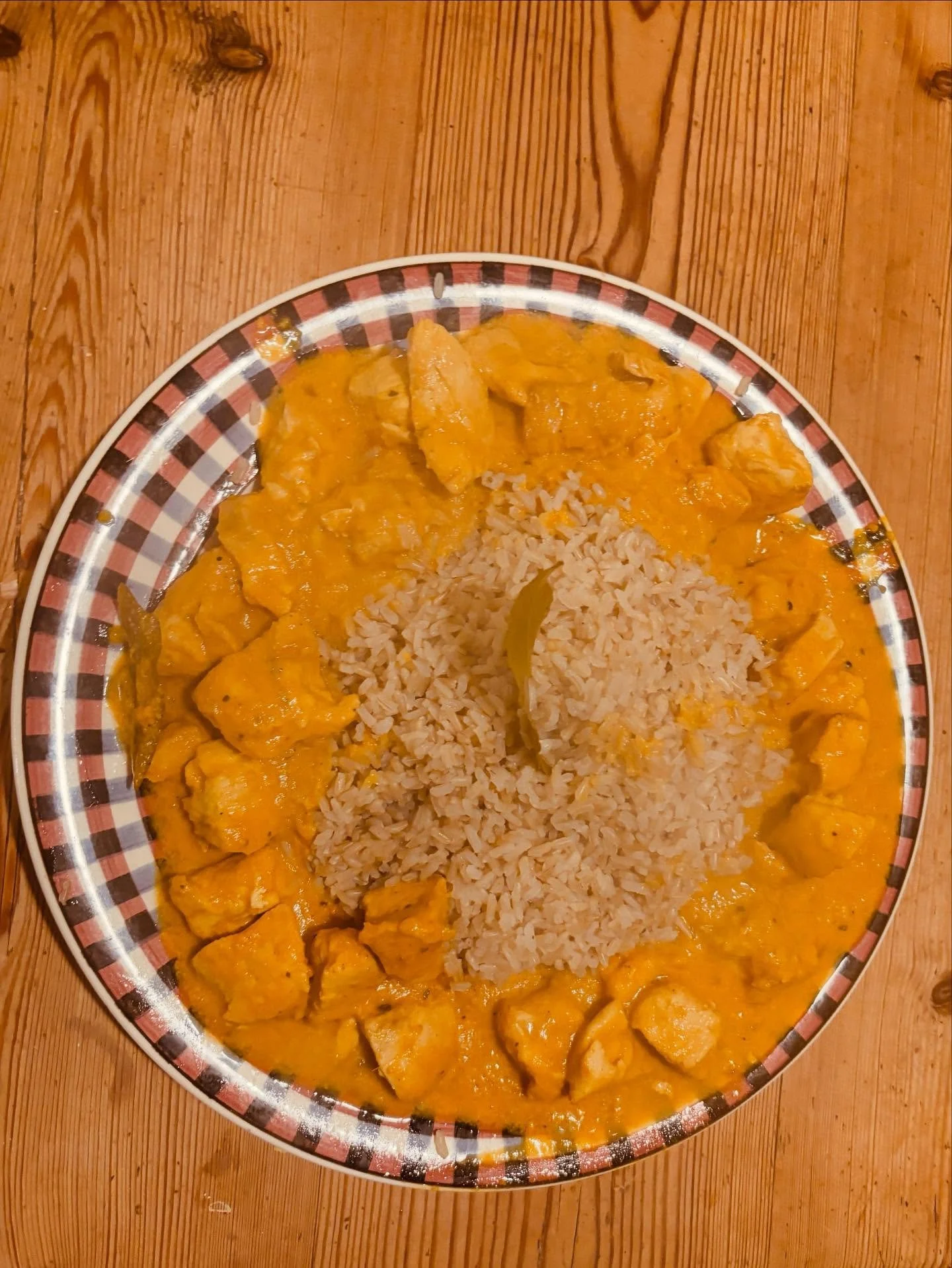 Combat Cooking September: Venezuela 🇻🇪
Last month I cooked a creamy, fragrant chicken in coconut milk&mdash;drawing inspiration from Venezuelan flavours and traditions as a doorway to their culture.

Years of economic collapse, hyper-inflation, sho