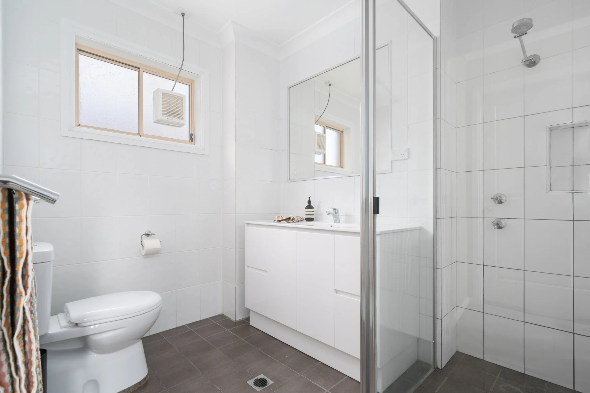 Professionals - 194 Browning St (29 of 25).jpg