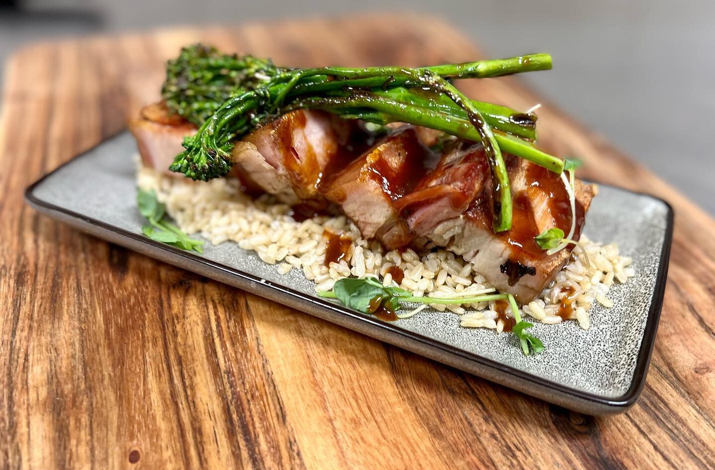 House smoked sticky  BBQ pork belly served on a bed of brown rice, bourbon BBQ sauce, pickled onion and grilled broccolini #bbqporkbelly #bbq #lunch #lunchwithview #yum #barringtoncoast #forstertuncurry #thedeckattuncurry