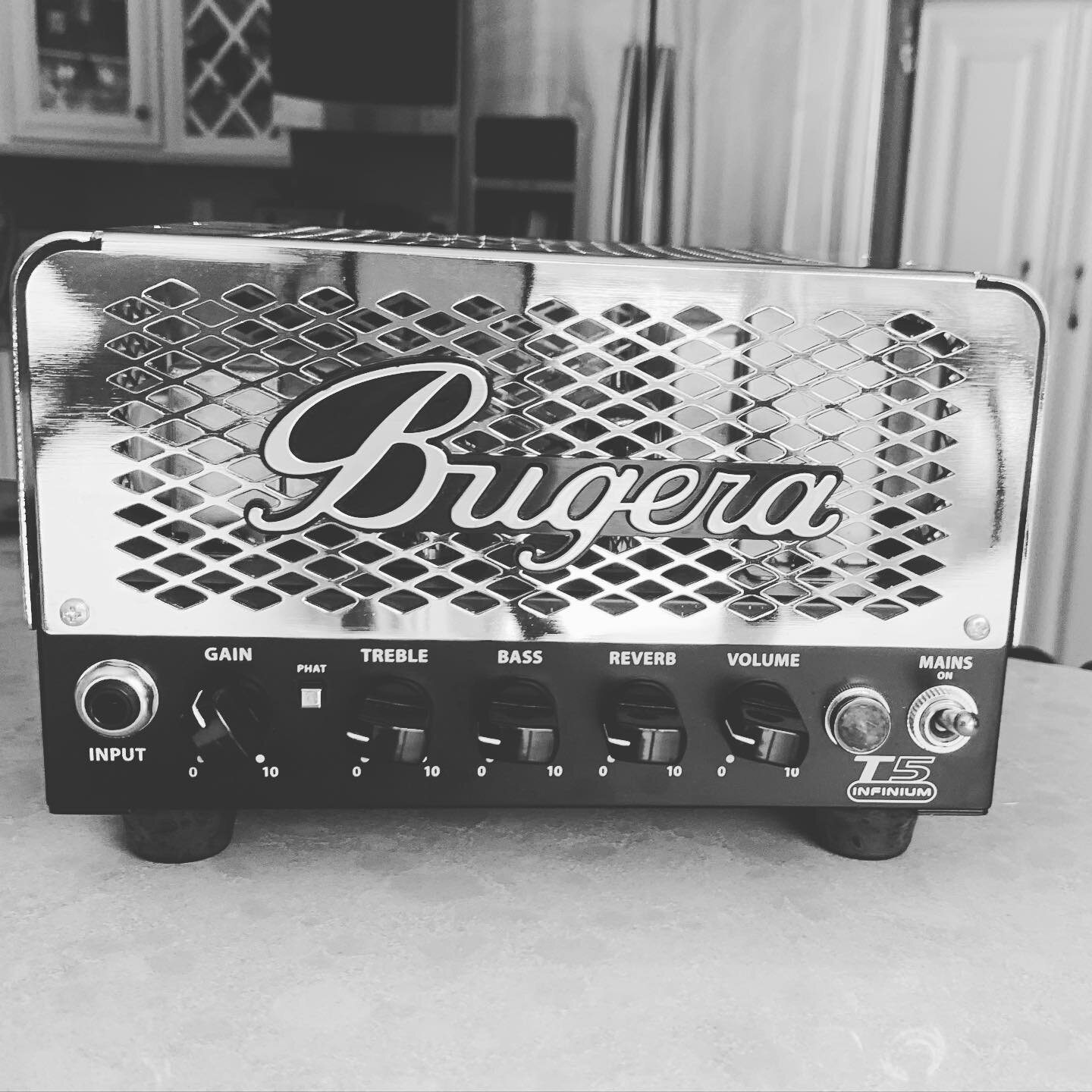 New studio toy courtesy of @tonyjordanmusic &hellip; WHY ARE THE TINY AMPS SO CUTE!?!? #music #guitar #amp #gear #studio #recording #producer #singersongwriter #artist #tone #protools