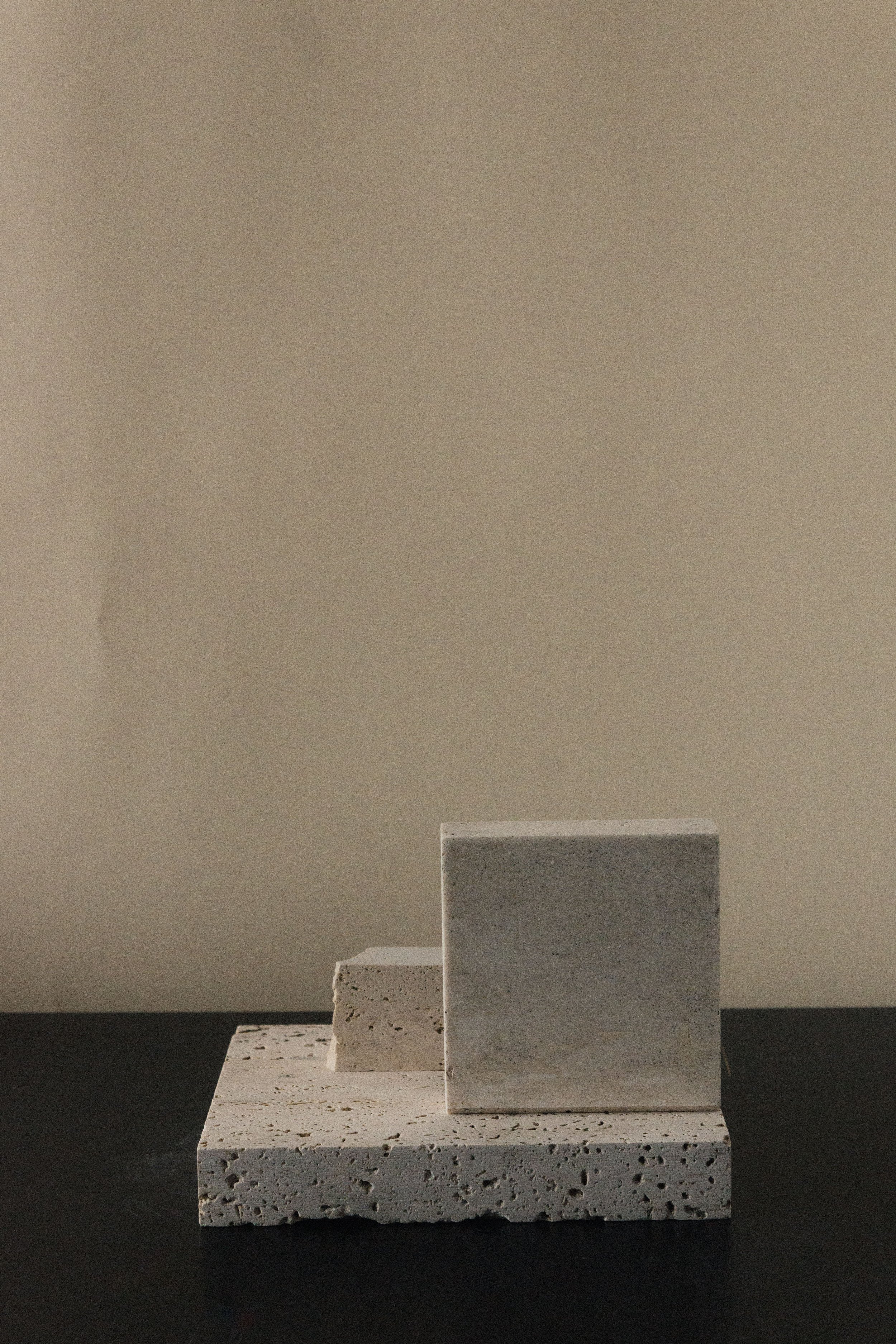 coseincorso_monument_bookstand_2_travertine_6.jpg