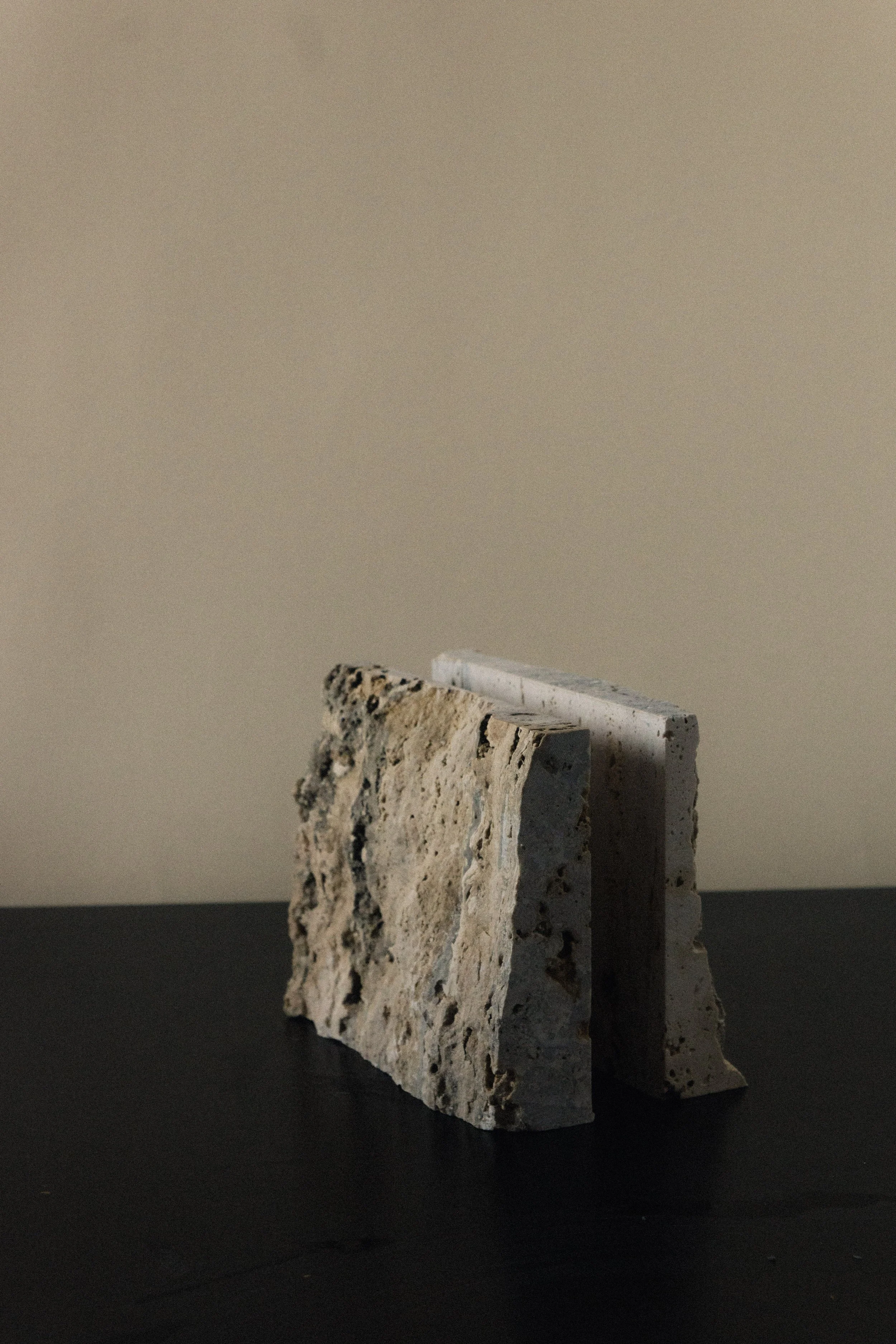 coseincorso_fragma_bookend_2_travertine_4.jpg
