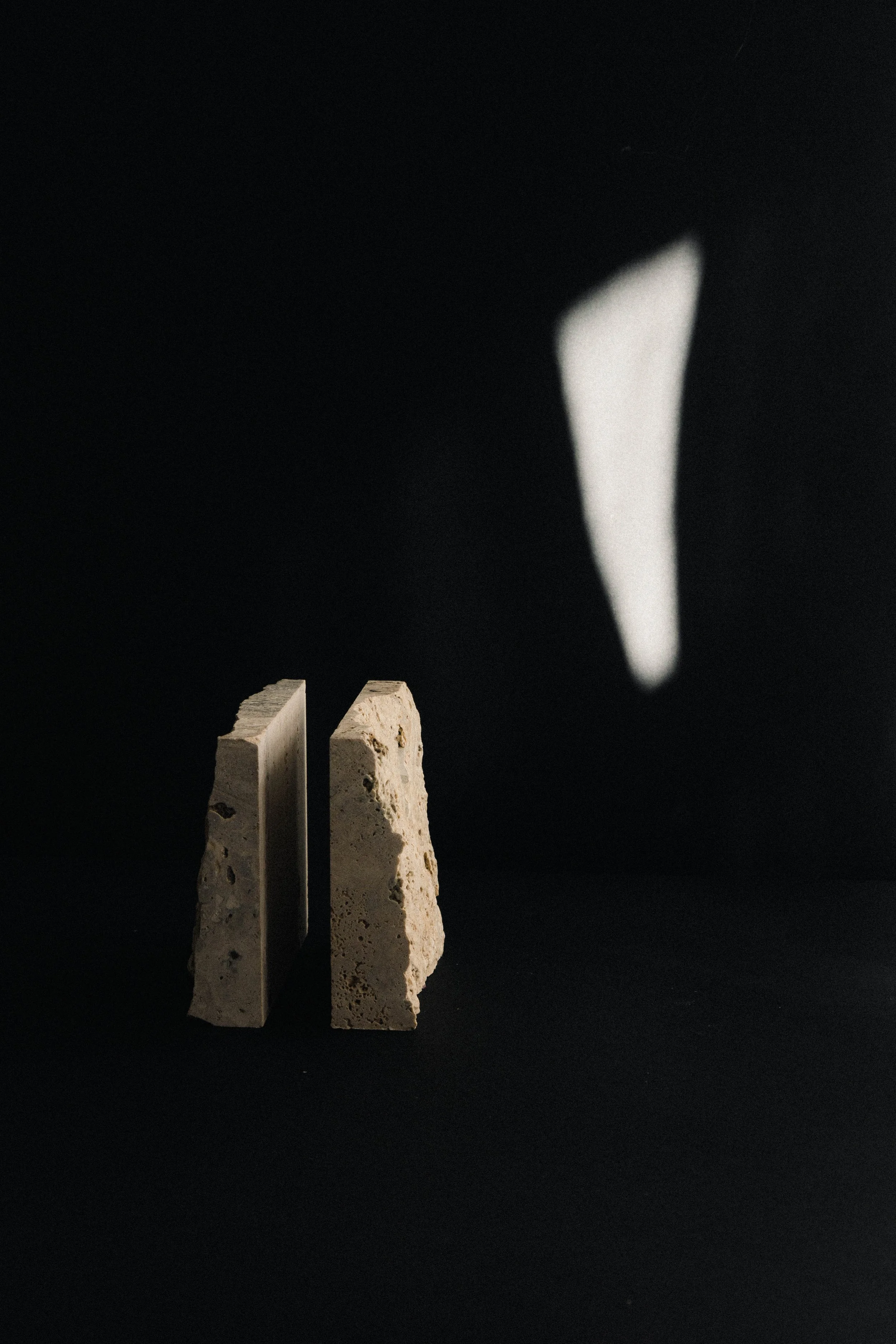 coseincorso_fragma_bookend_2_travertine_1.jpg