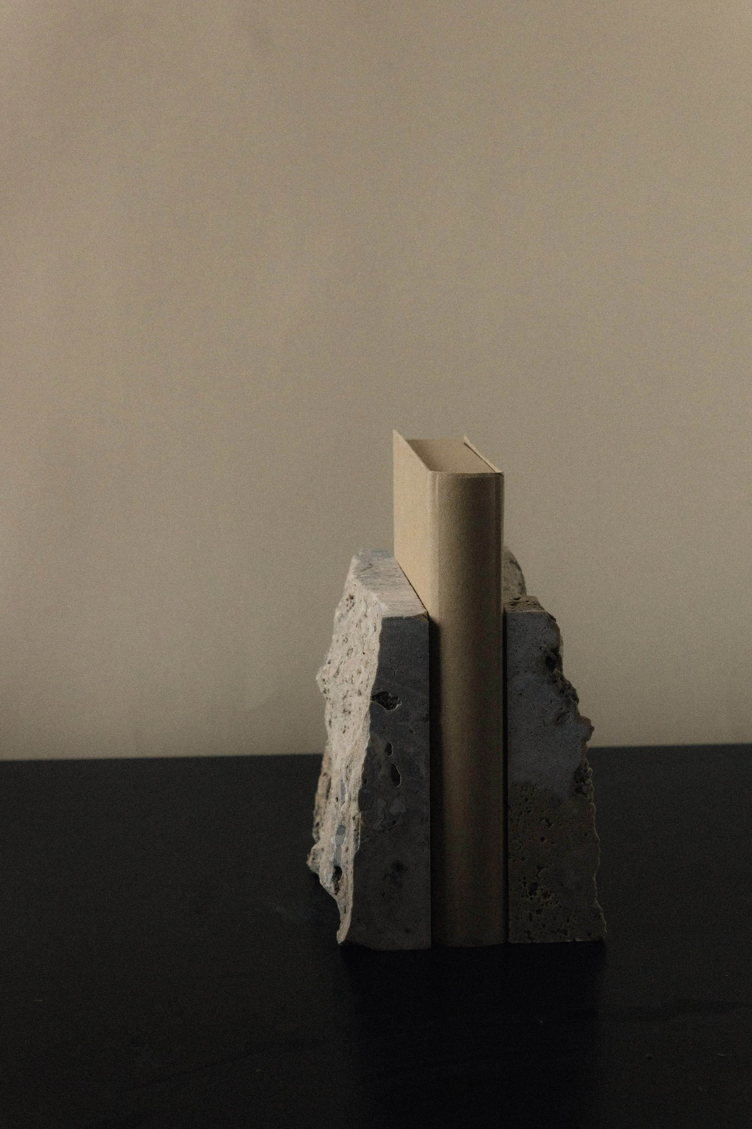 coseincorso_fragma_bookend_2_travertine_6.jpg