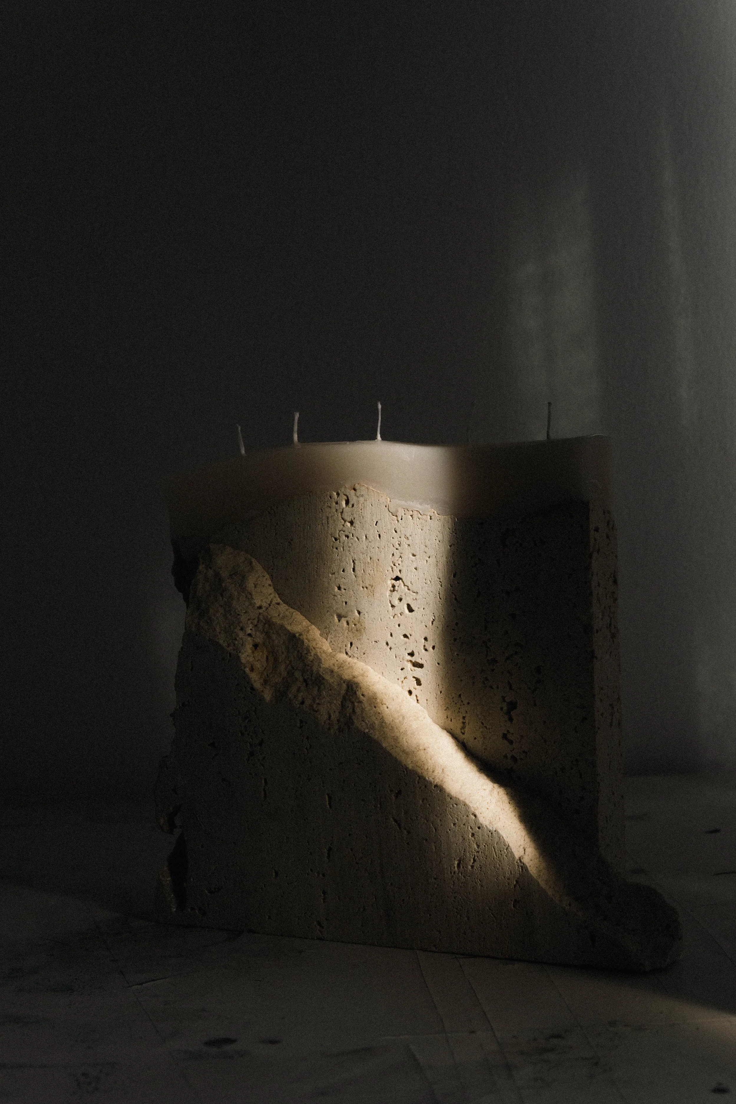 coseincorso_fragma_candle_25_travertine_2.jpg