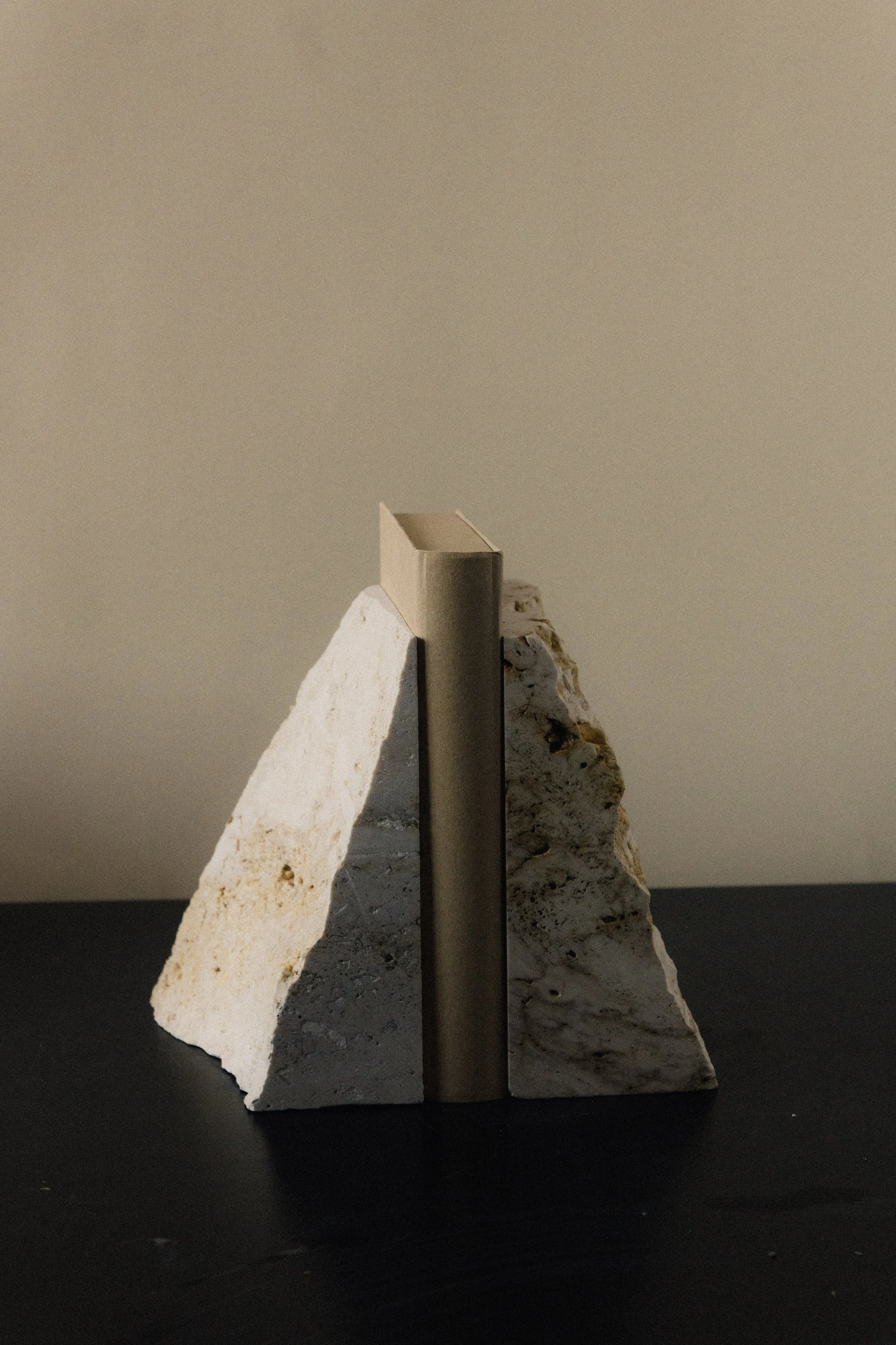 coseincorso_fragma_bookend_3_travertine_6.jpg