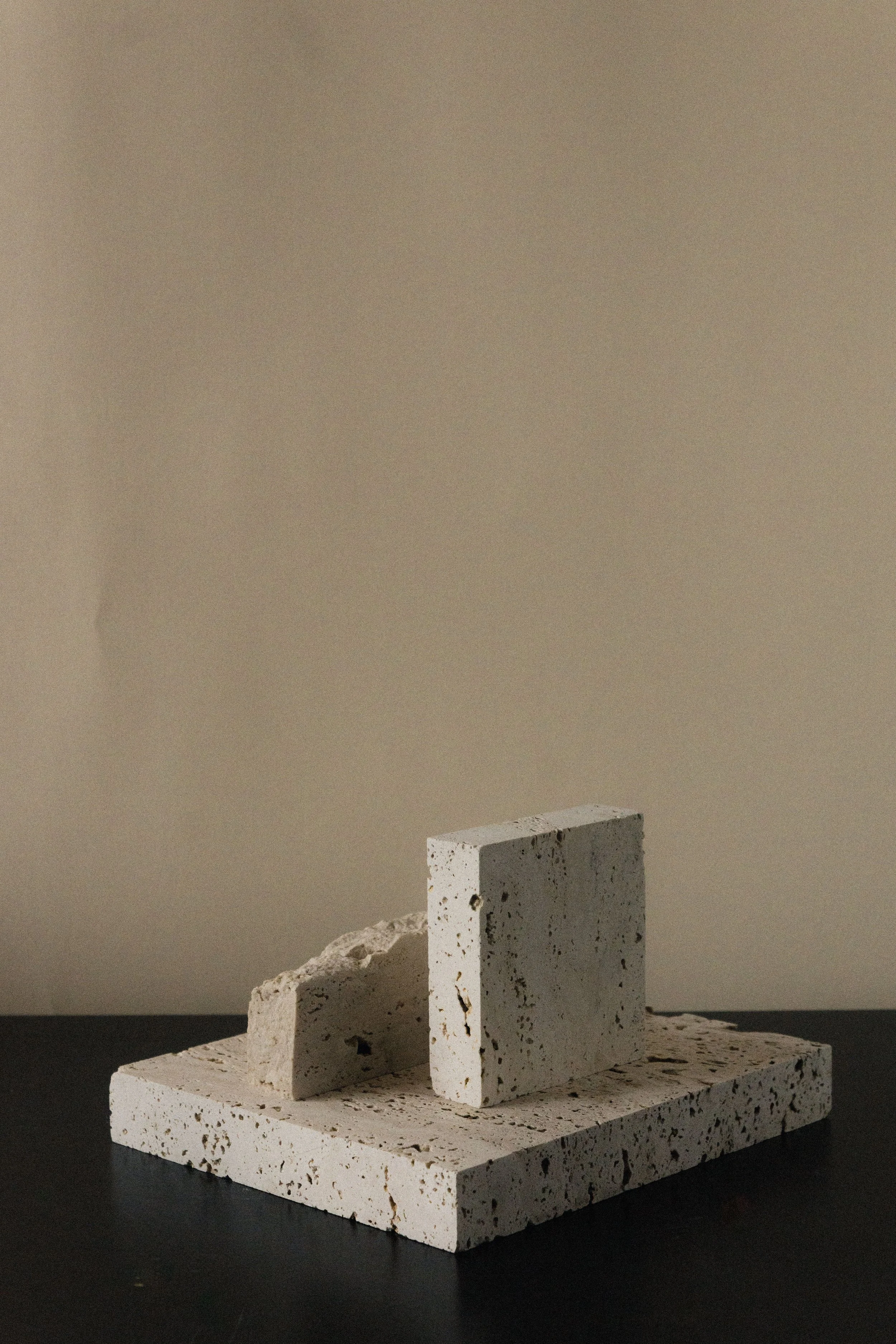 coseincorso_monument_bookstand_3_travertine_4.jpg