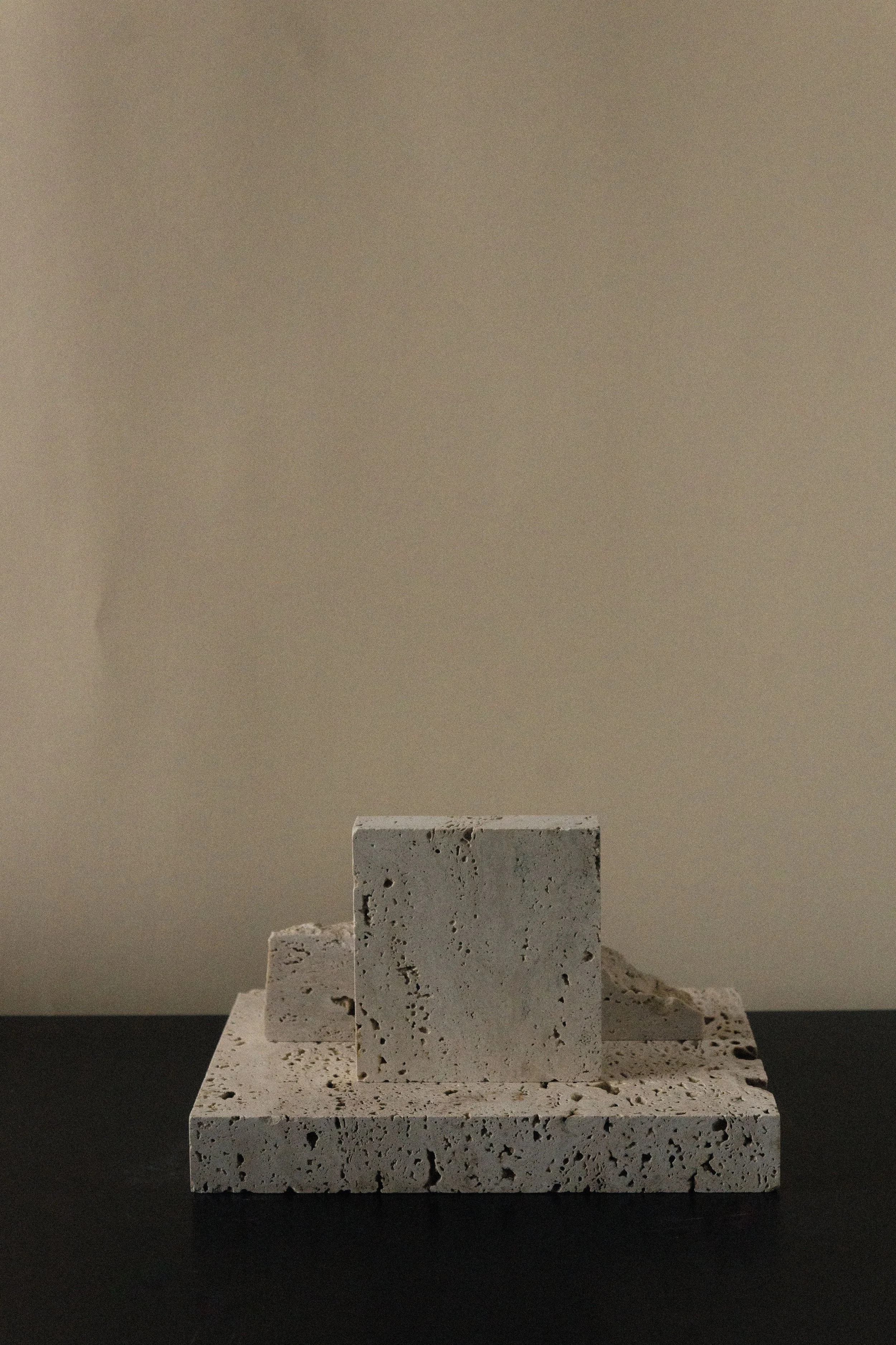 coseincorso_monument_bookstand_3_travertine_5.jpg