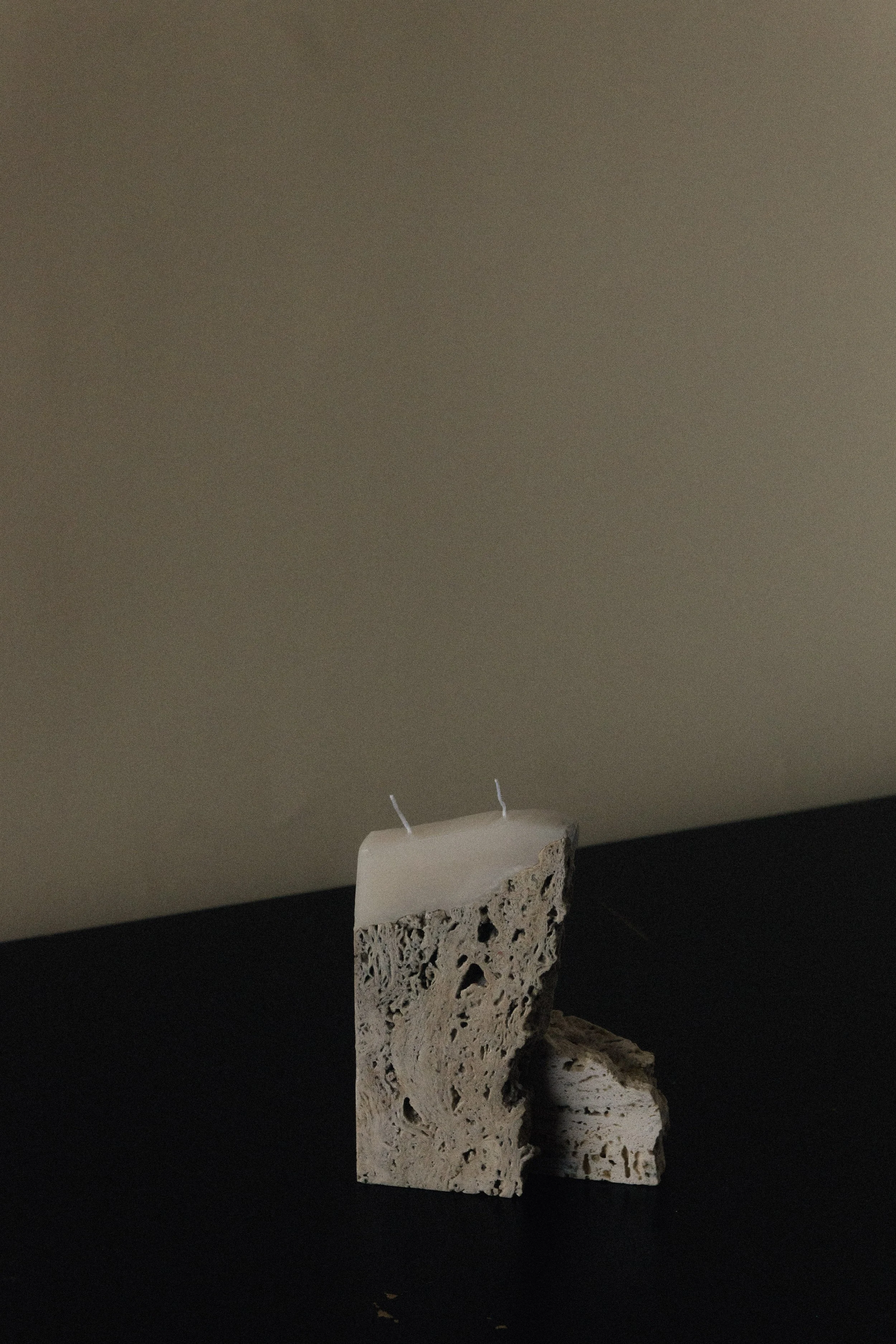 coseincorso_fragma_candle_24_travertine_5.jpg