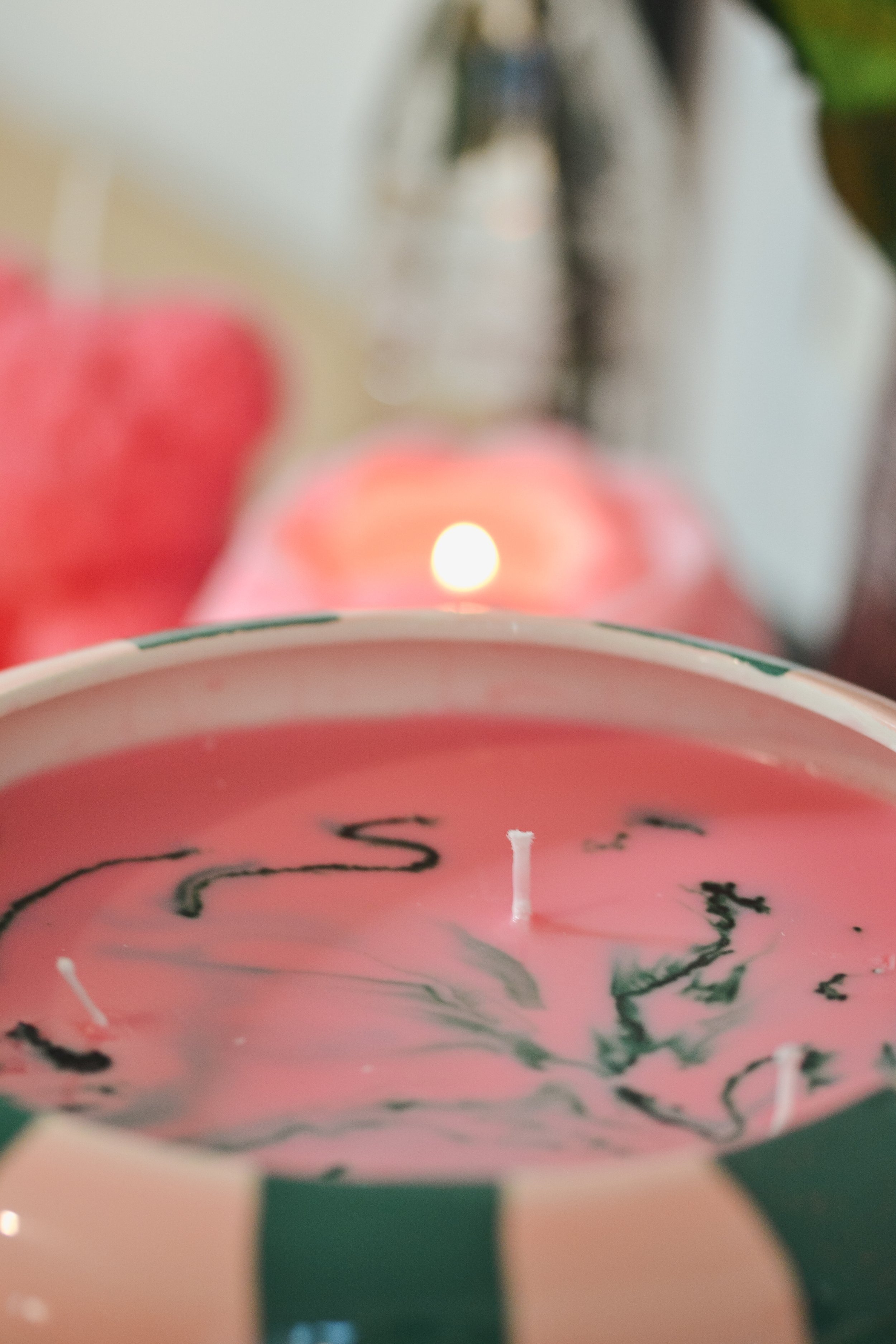 Édition Unique – La Bougie aux Couleurs Envoûtantes