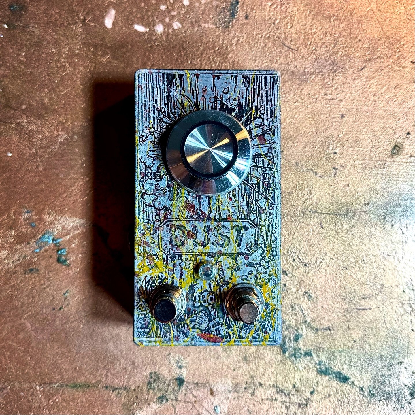 &ldquo;Melted Crayon&rdquo; Dust

Every so often there are finishes that have me think &ldquo;What if I kept this for myself?&rdquo;
Well, this is one of those cases.

One of the many Dust&rsquo;s that will be available at the @baltimorepedalshow