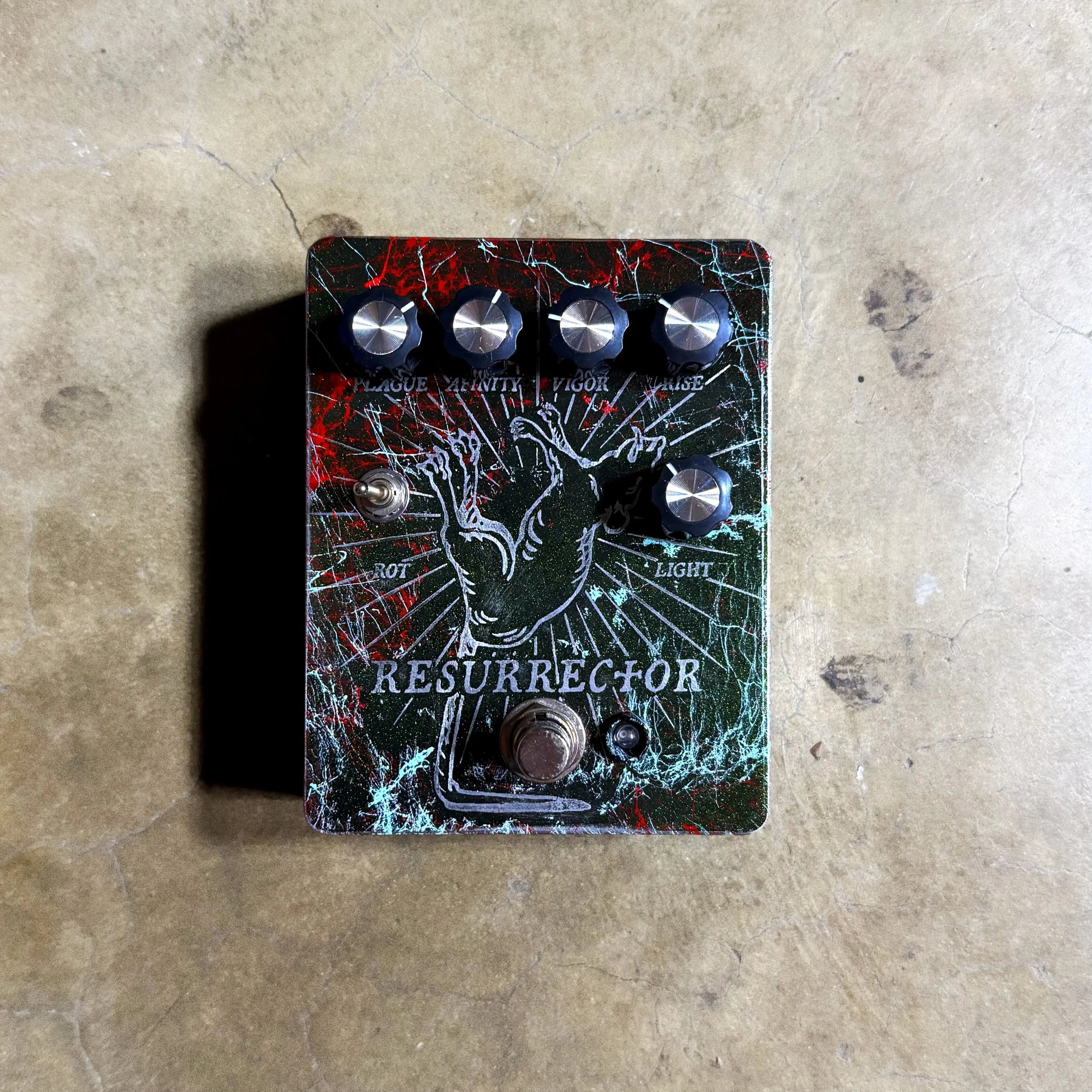 Updated the finish of my own personal Resurrector to my liking recently. Currently working on a nicely sized batch of Resurrectors along with that.

Also, @russiancircles new record &ldquo;Nine&rdquo; came out today and is so good and will be on repe
