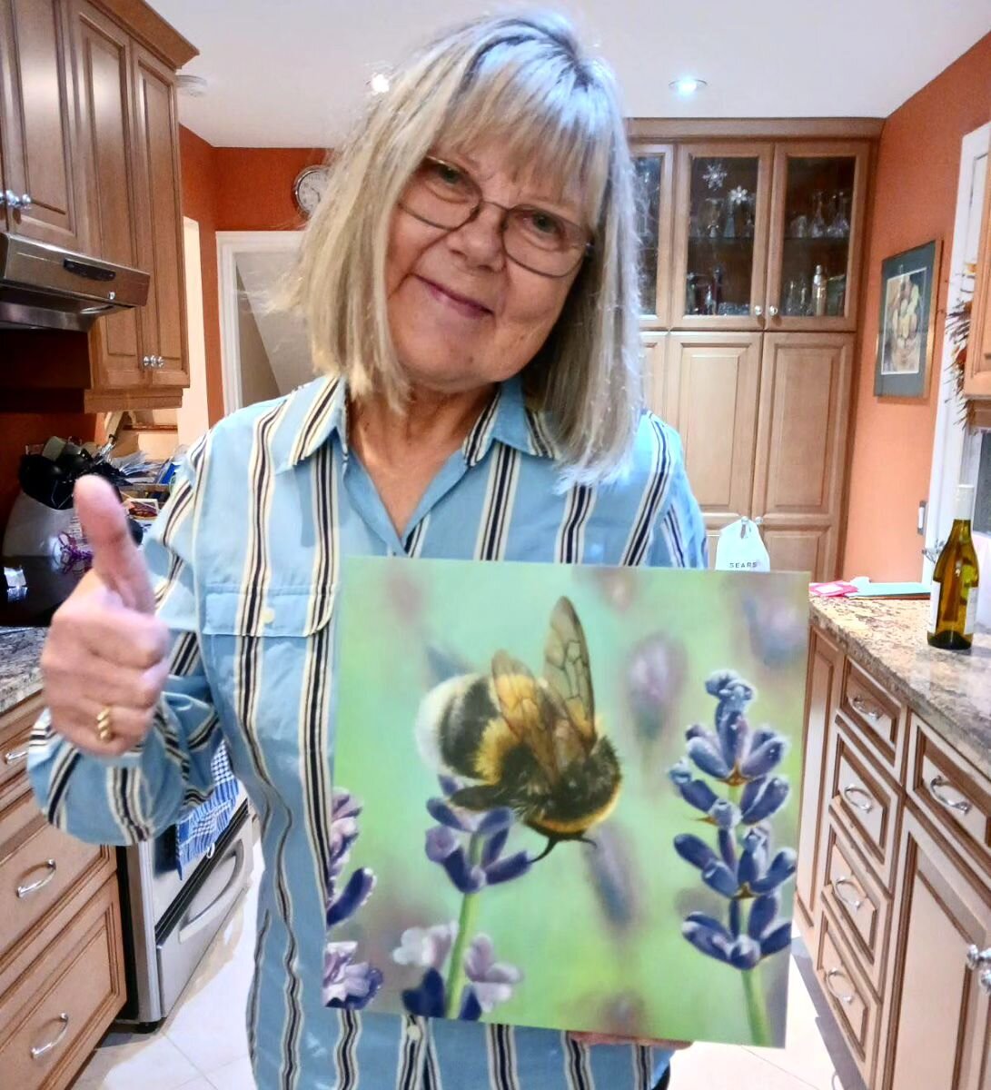 M E A N T  T O  B E E 🐝

A cute story for you today! My sister-in-law's dad's partner here was admiring my Bee painting online from Ontario. It so happened her partner (who she had not mentioned the Bee painting to) was traveling to the  Comox Valle