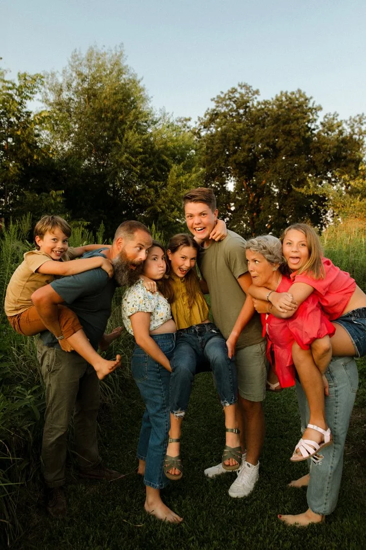  family of seven photographed outdoor lifestlye 