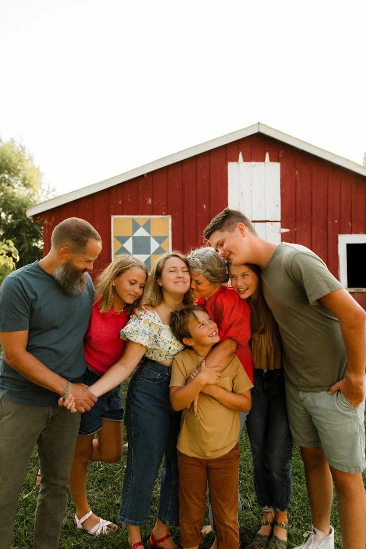  Family in front of the barn in southern illinois 