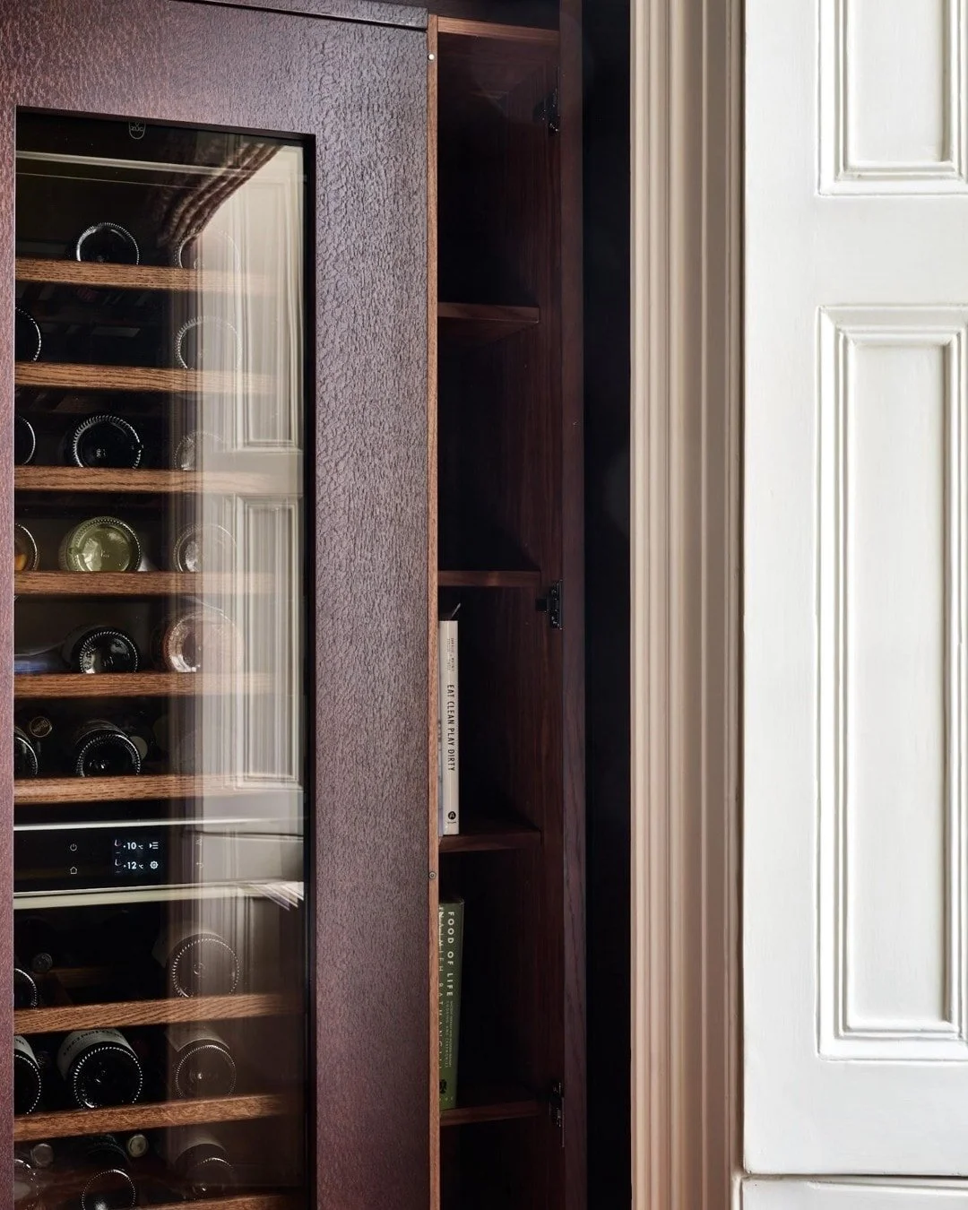 From pouring the perfect glass to crafting the evening&rsquo;s first drink, this run of cabinets was designed to flow as seamlessly as the moments they hold. The wine fridge keeps every bottle at its best, the glass-fronted display offers a welcoming
