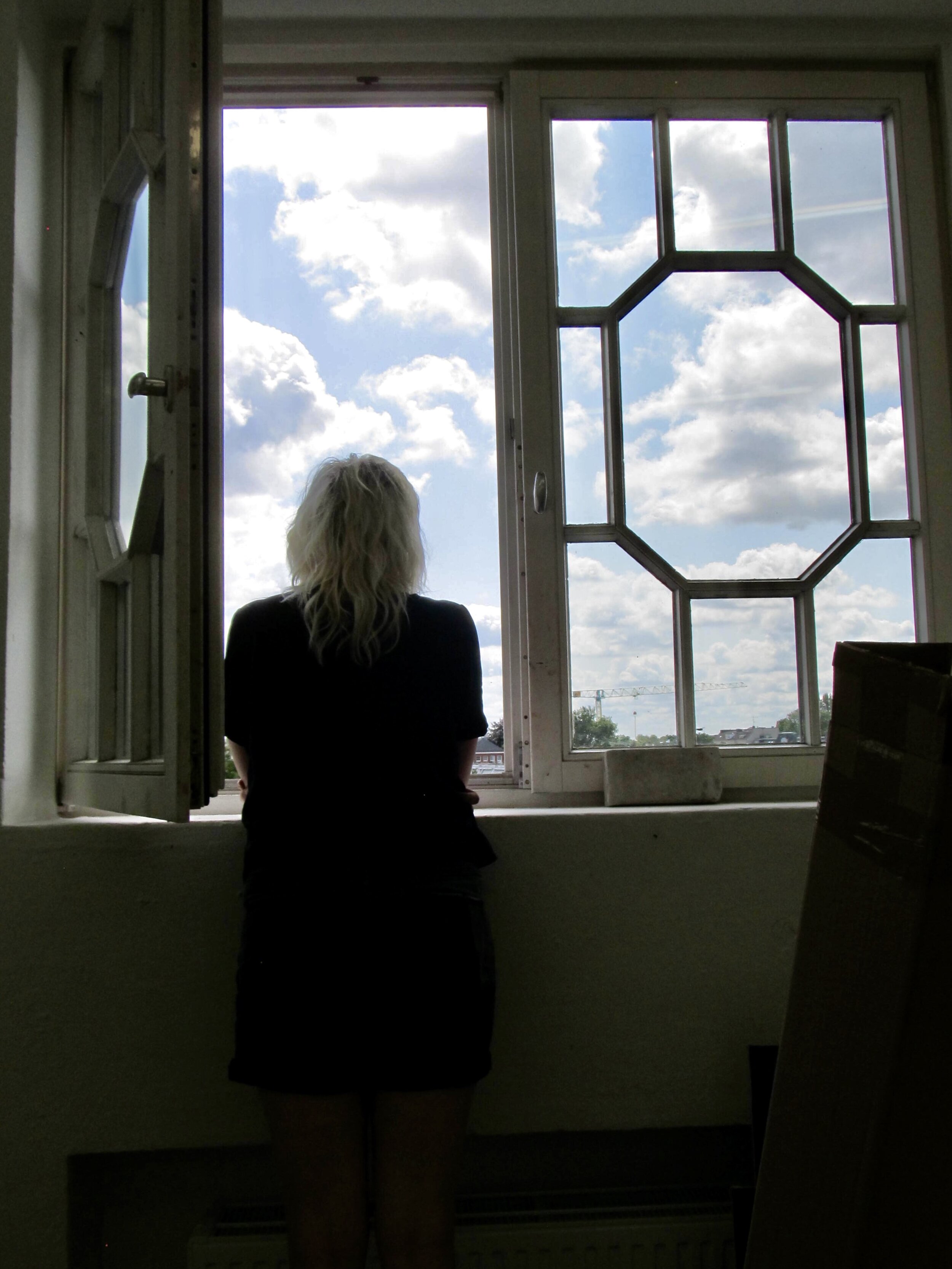 Blick in die Zukunft – Anne Meerpohl auf der “Aussichtsplattform” des Ateliers