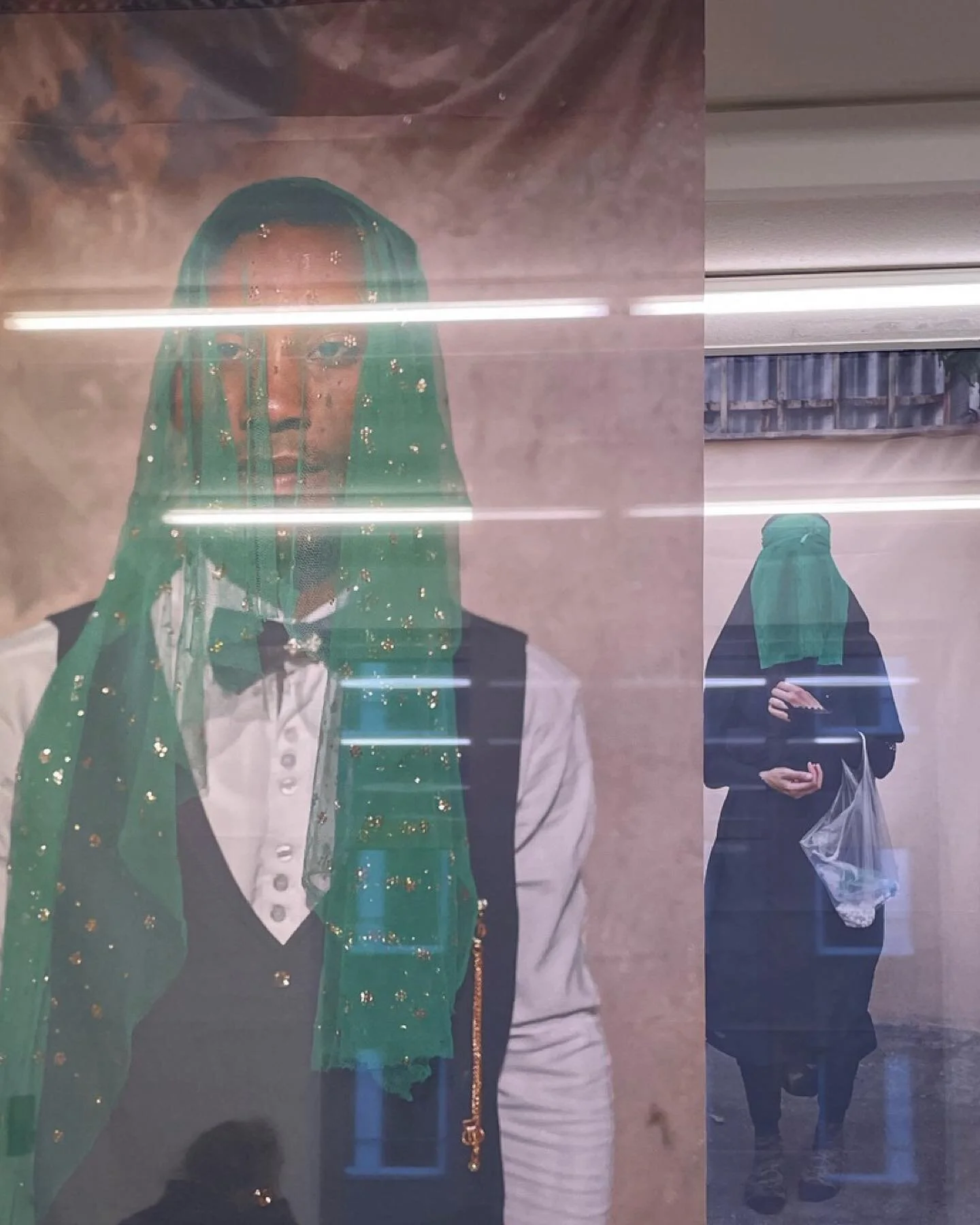 &ndash; Ordinary Grief w/ Parisa Azadi &ndash;
&bdquo;In der Einzelausstellung &ldquo;Ordinary Grief&ldquo; geht Parisa Azadi auf die Suche nach ihrer Identit&auml;t, die zwischen Erinnerungen an traumatische Ereignisse im Iran und den rassistischen 