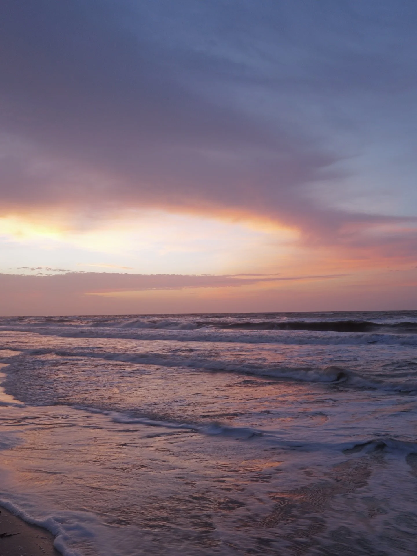 Sunrise

#stademagazine #coast #leica #leicaq3