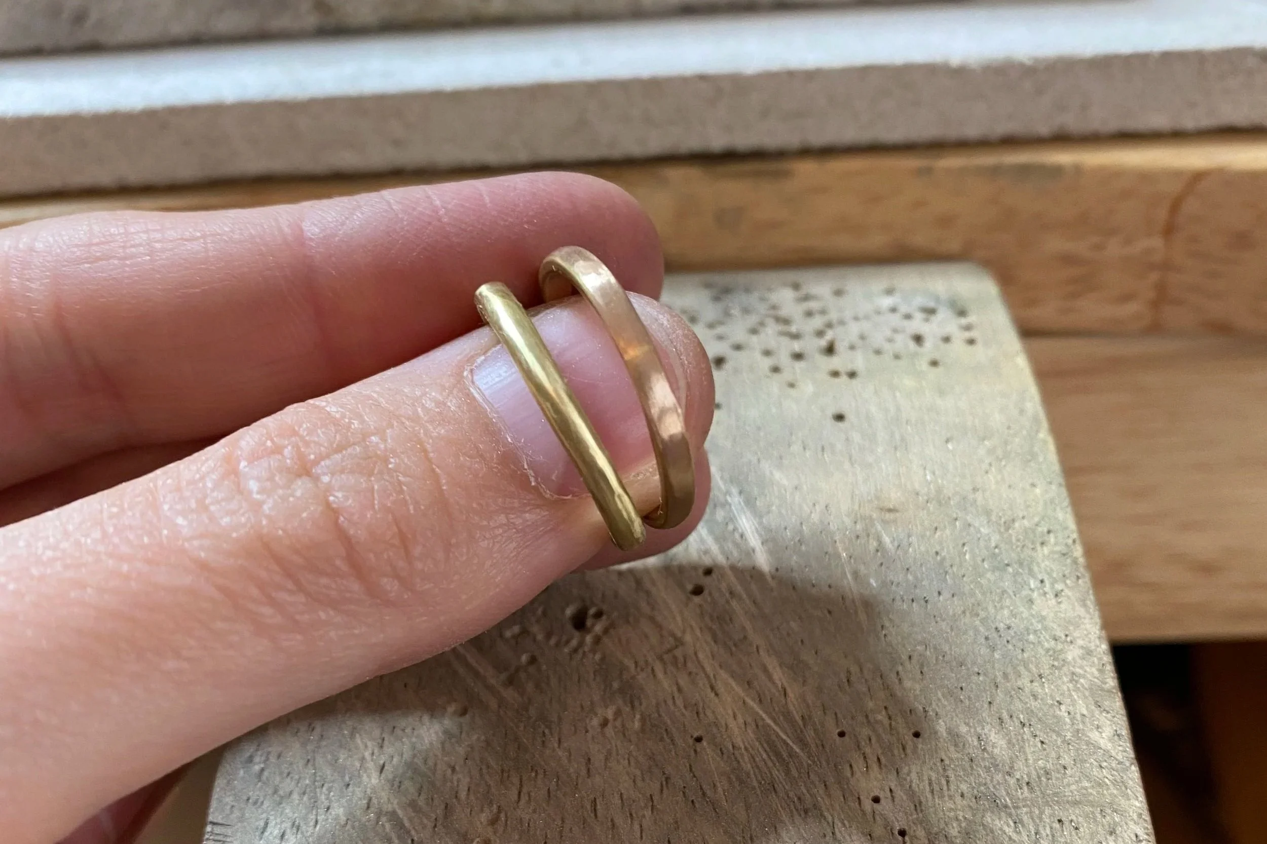 Comparison of 18ct yellow and rose gold colour and tone